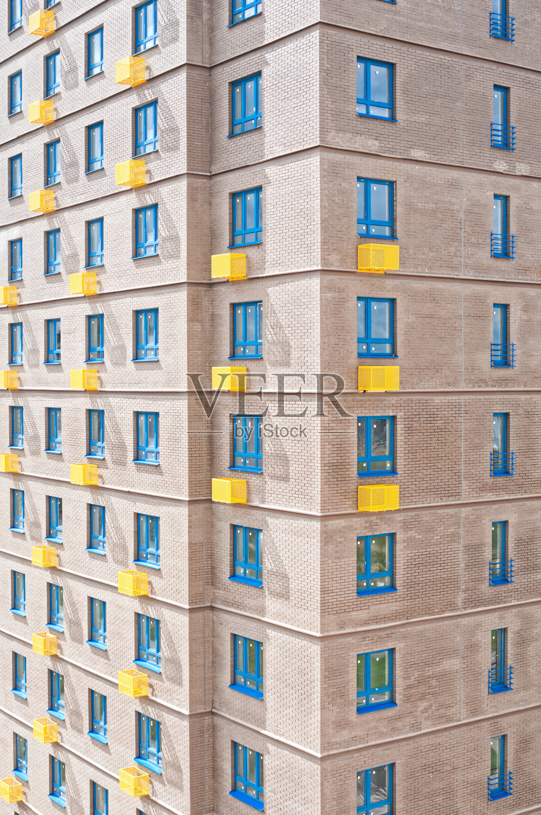 现代公寓高楼。住宅外立面。照片摄影图片