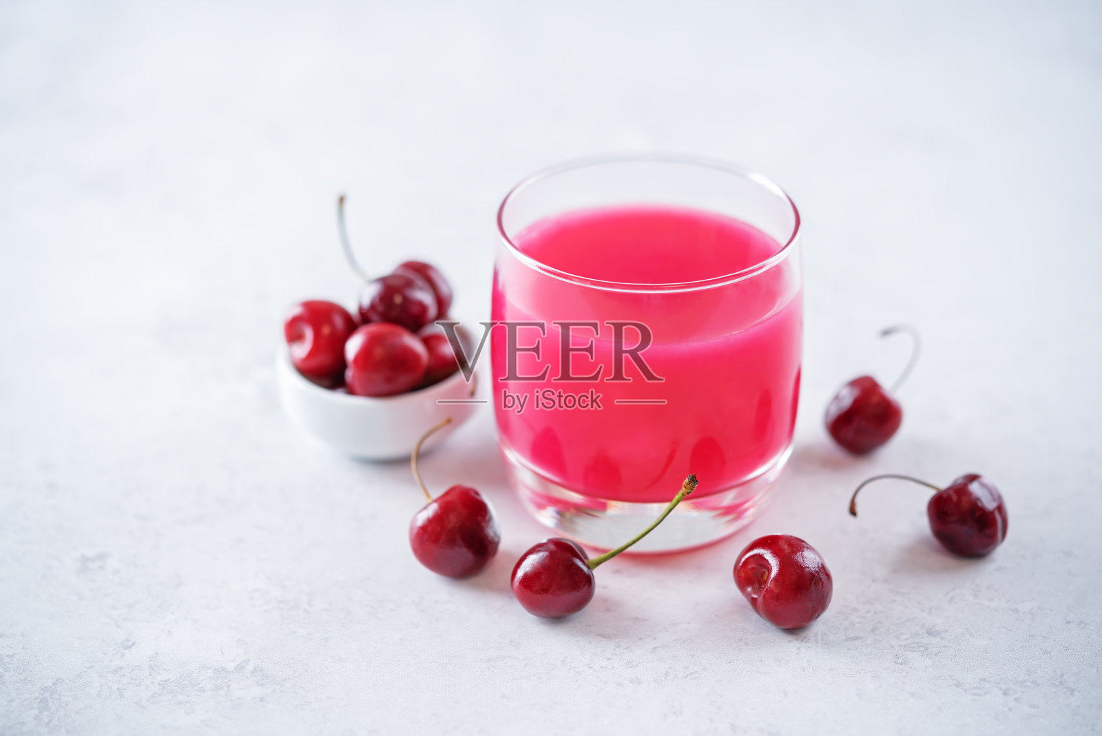 粉红色的樱桃鸡尾酒照片摄影图片