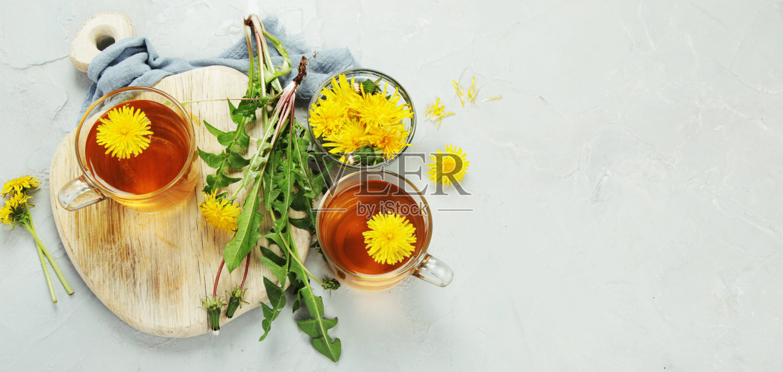 由蒲公英花制成的美味健康茶。照片摄影图片