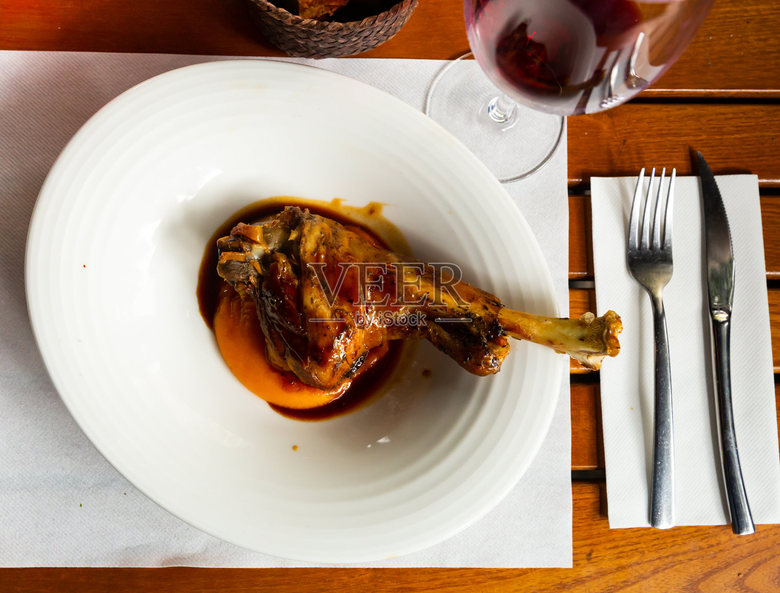 开胃的带骨烤羊肉照片摄影图片