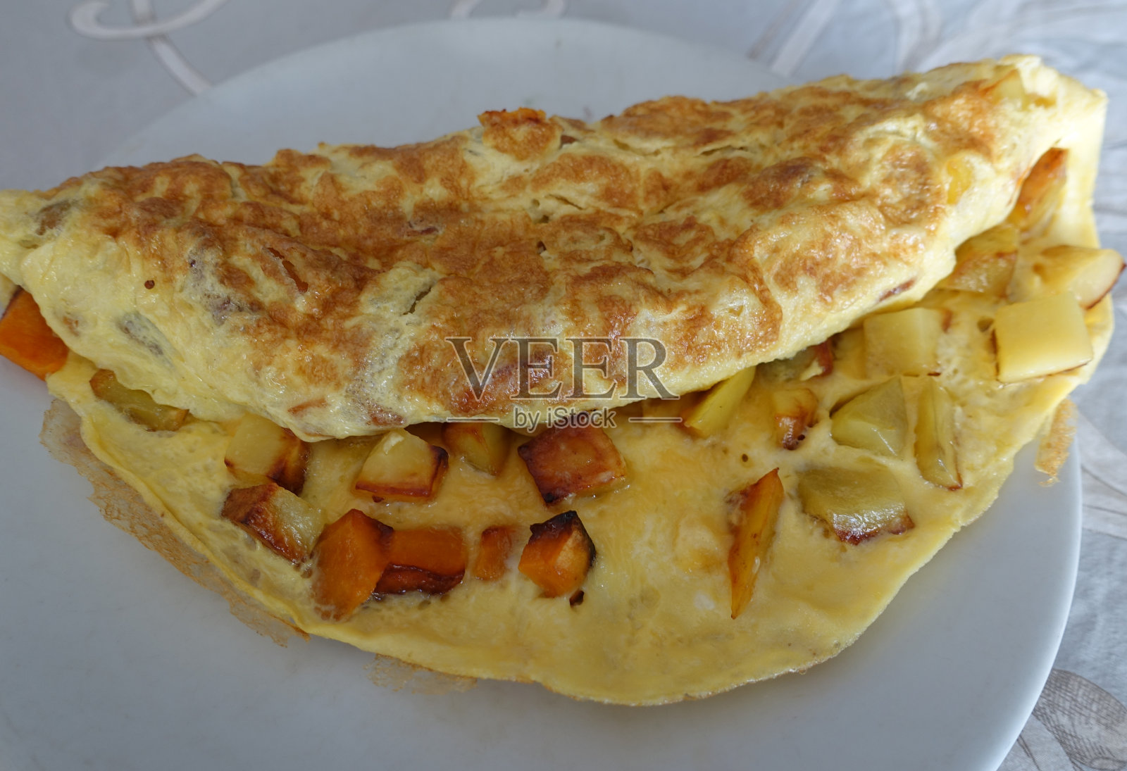 土豆和红薯煎蛋卷照片摄影图片