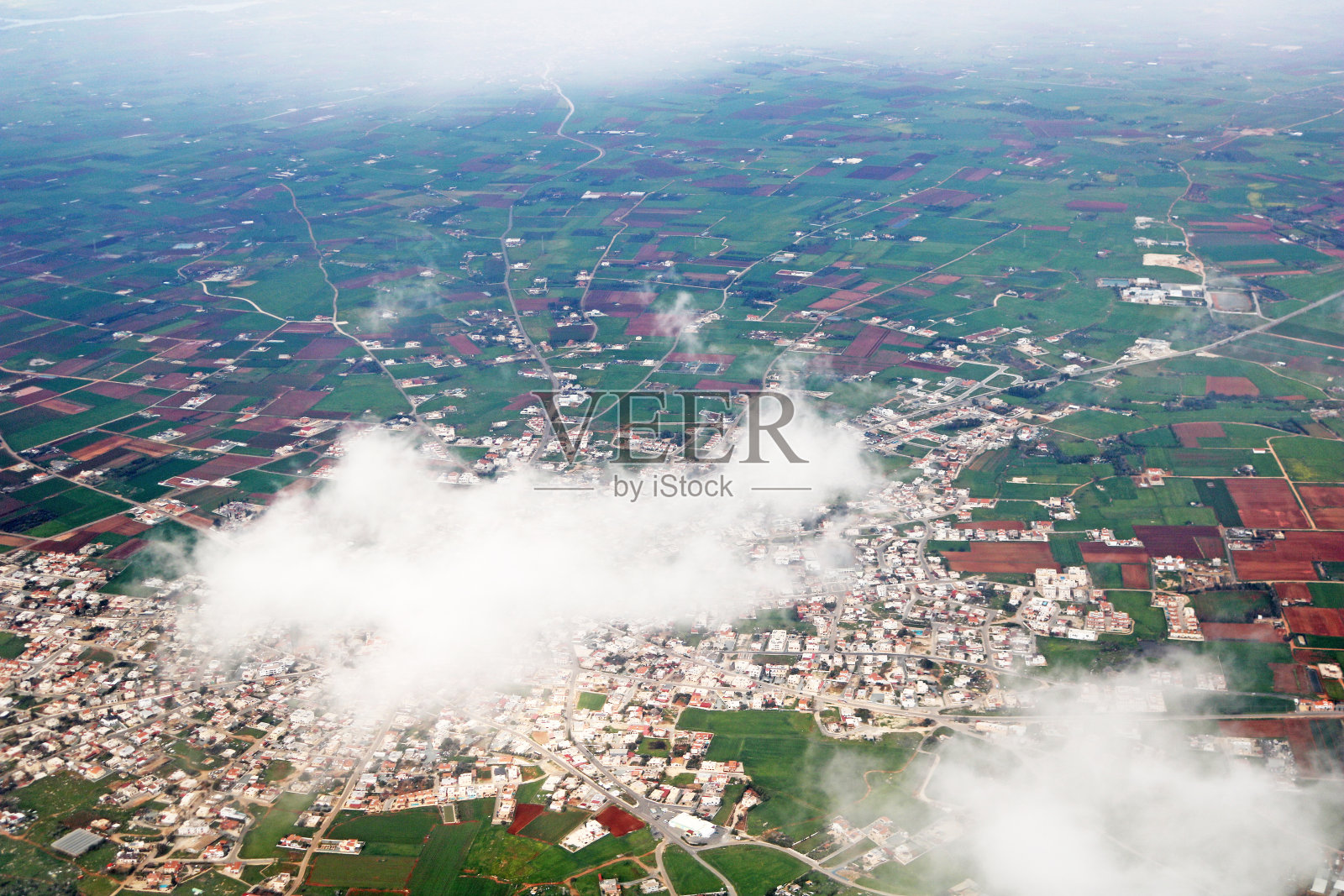 从塞浦路斯的空中俯瞰这座城市照片摄影图片