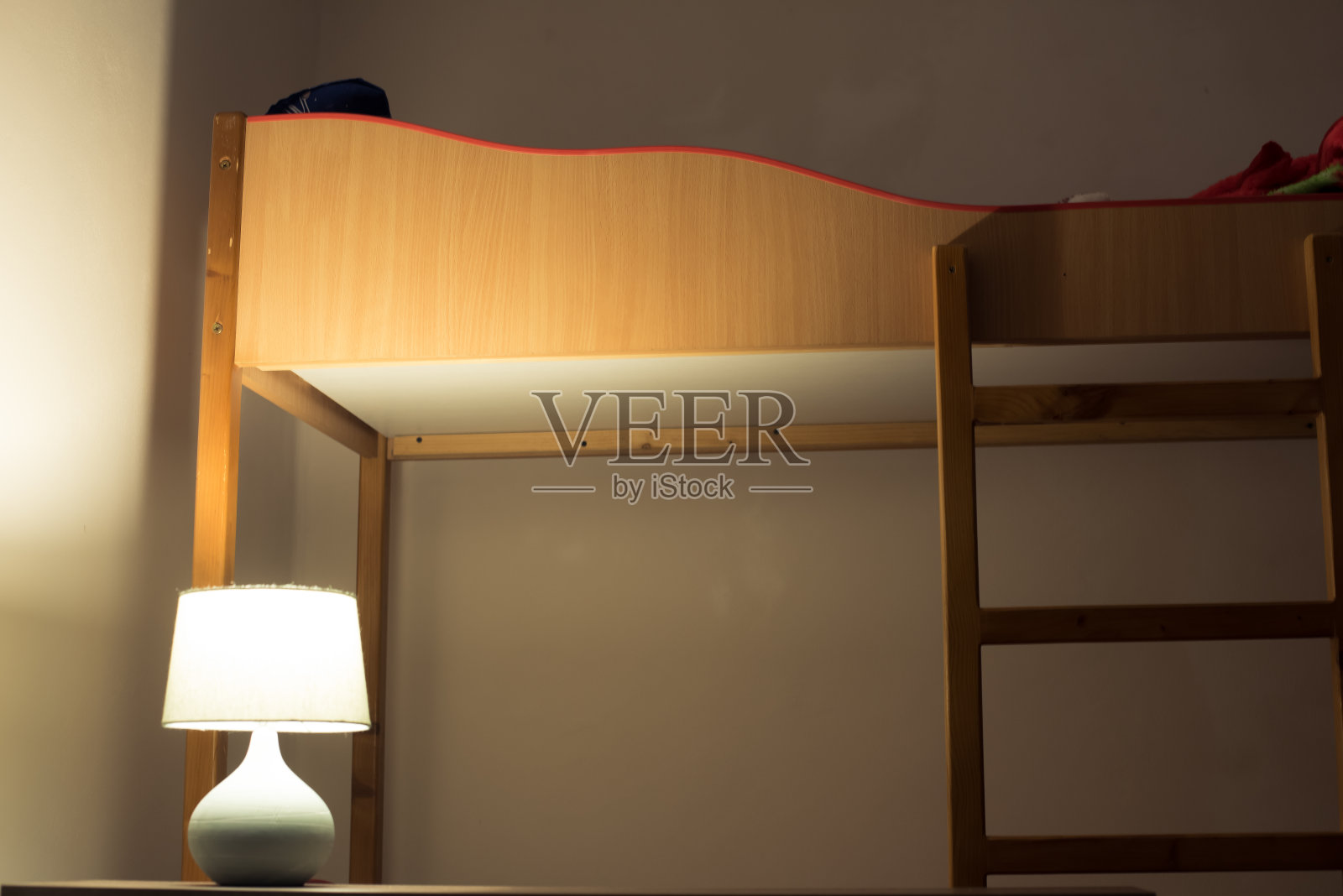 房间里有台灯照片摄影图片