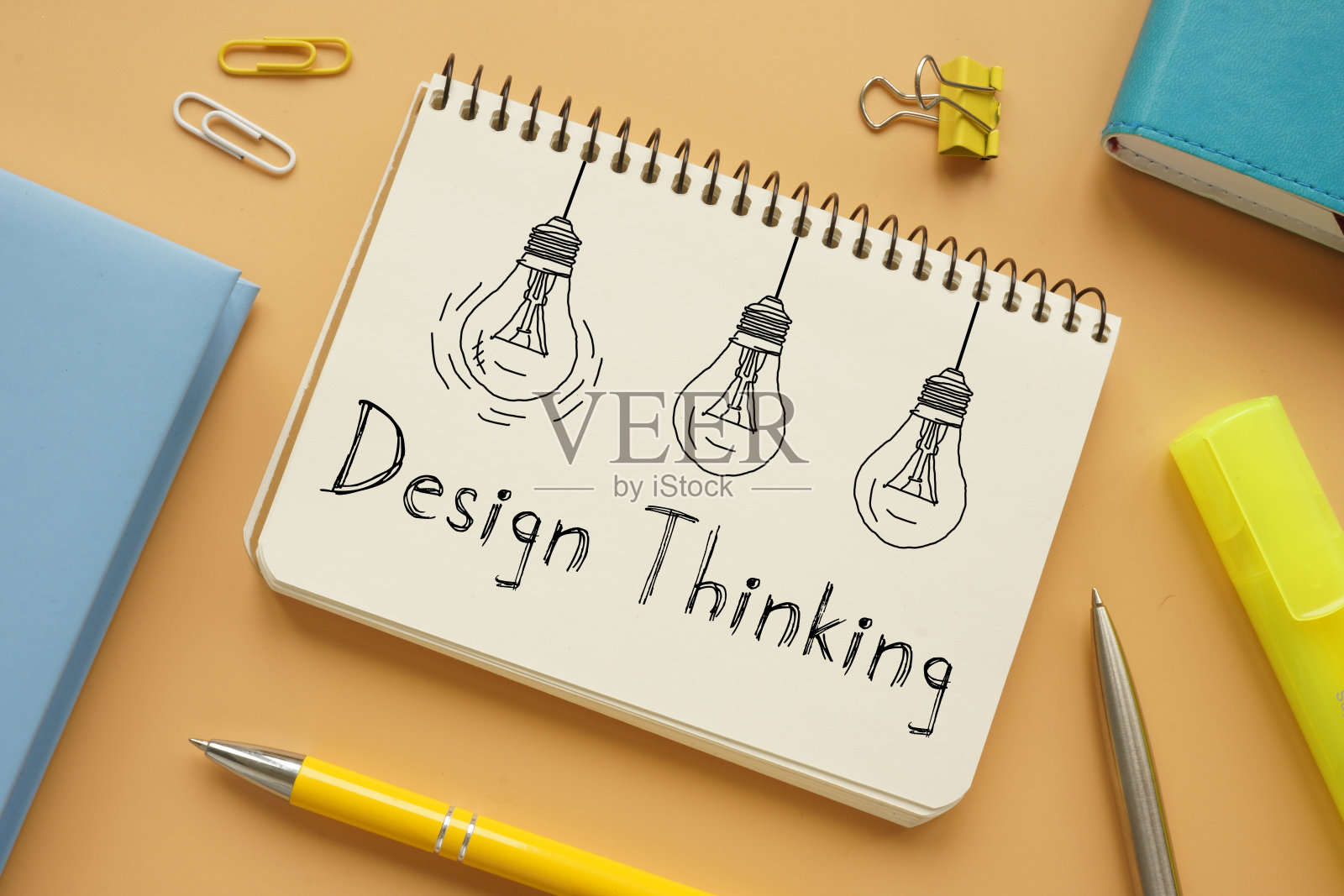 通过文字展示了设计思维的过程照片摄影图片