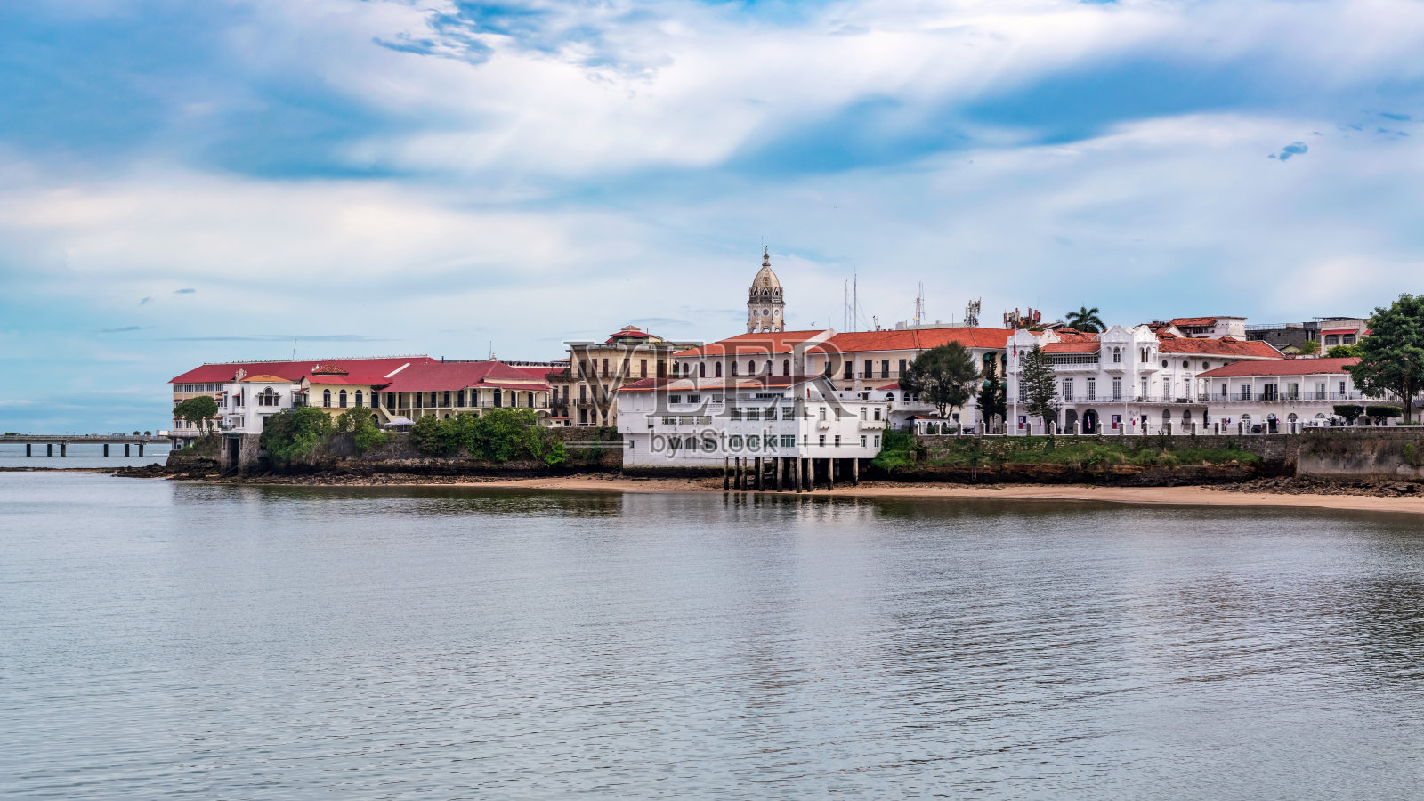 巴拿马城,卡斯科·别霍,前景是总统府。照片摄影图片