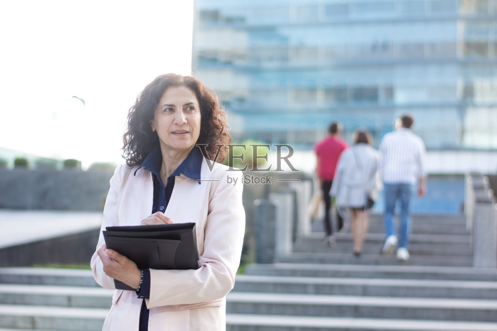 美丽成熟女人的肖像照片摄影图片