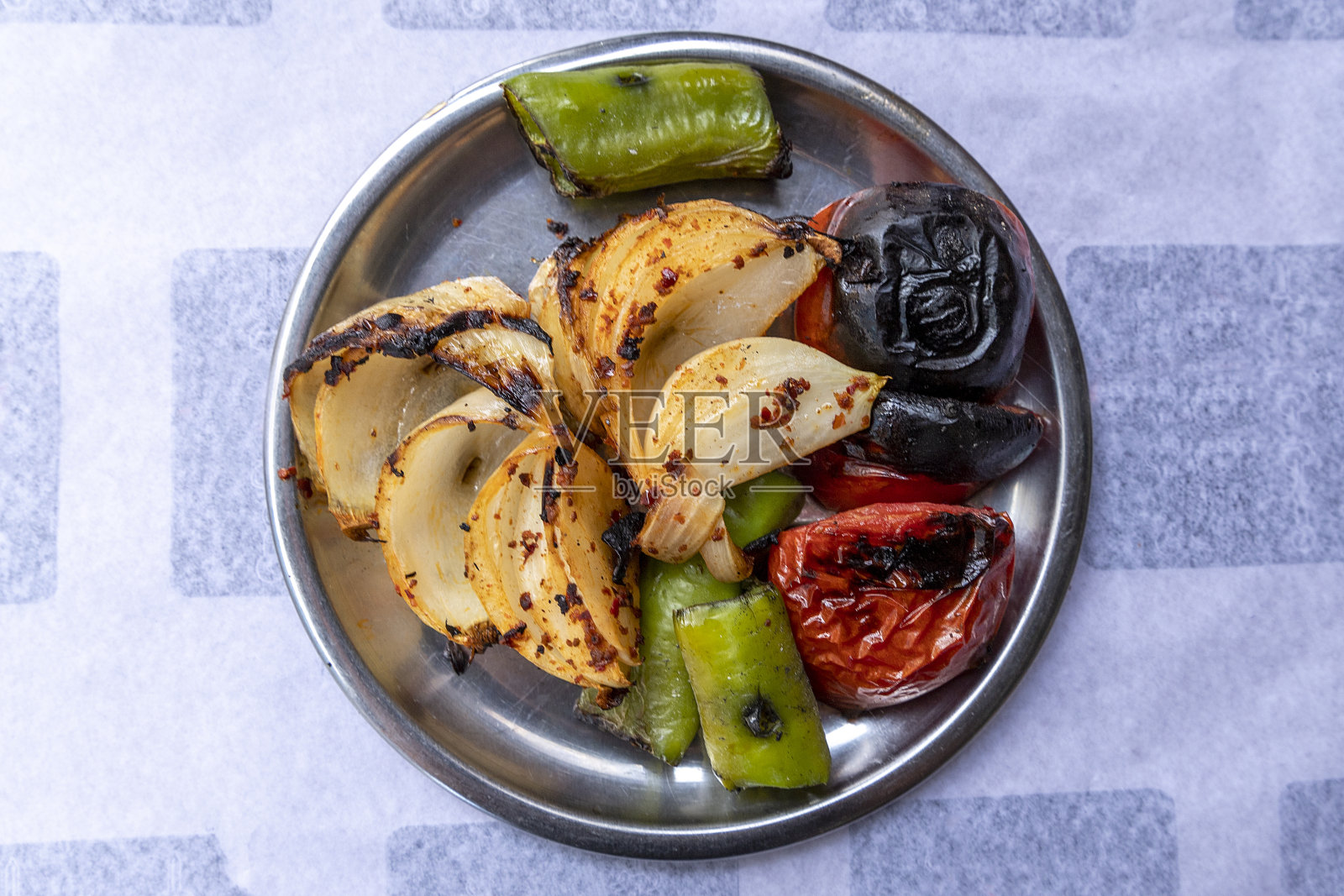 烤洋葱。照片摄影图片