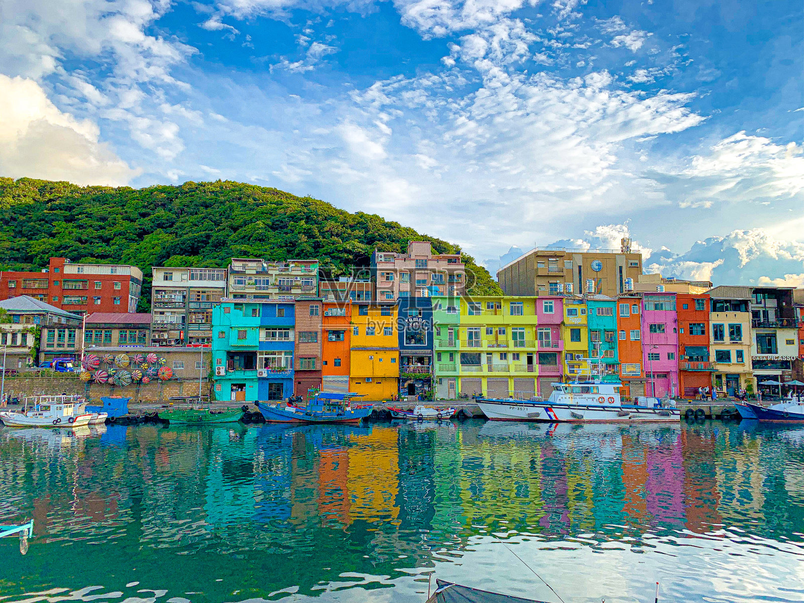 基隆正滨渔港彩虹屋照片摄影图片