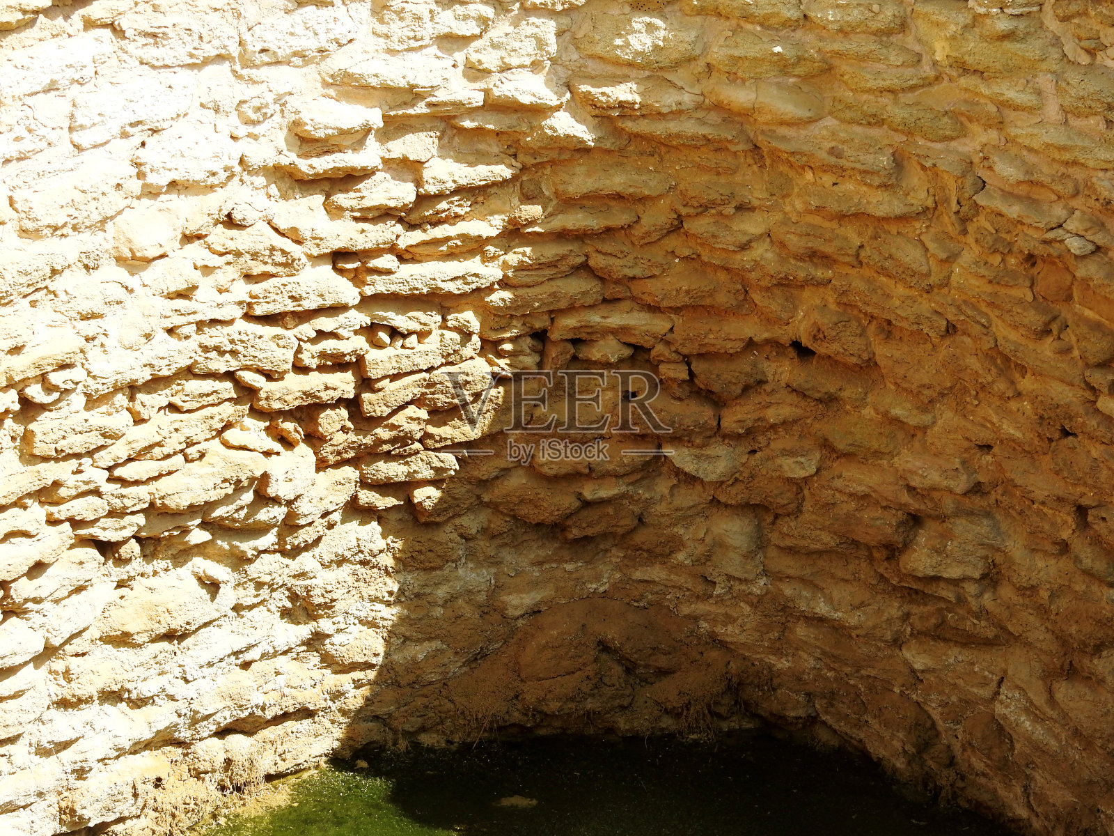 先知摩西泉,西奈半岛的水井和棕榈树,拉斯锡德,埃及,摩西泉位于苏伊士运河附近照片摄影图片