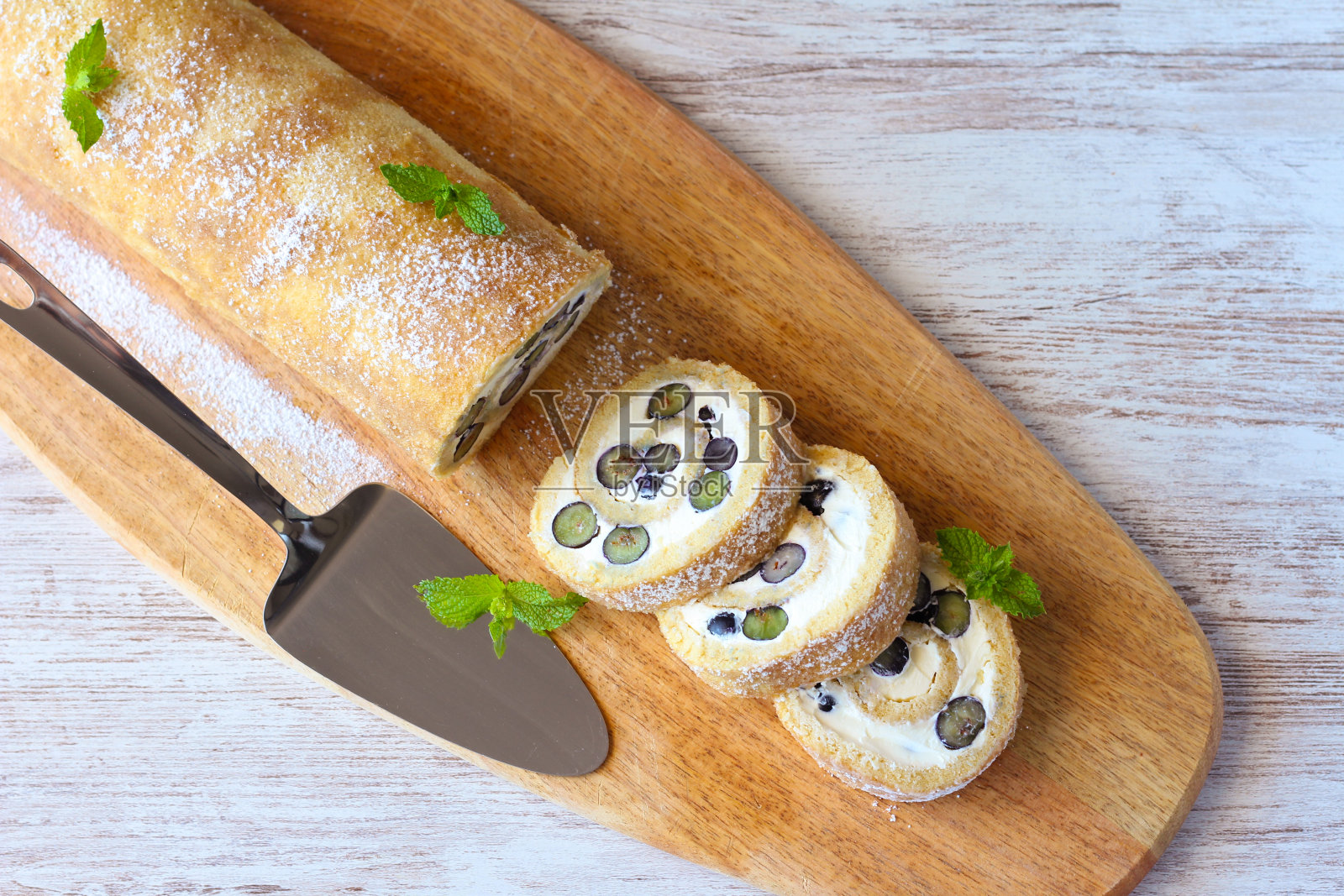 自制蓝莓瑞士卷,照片摄影图片