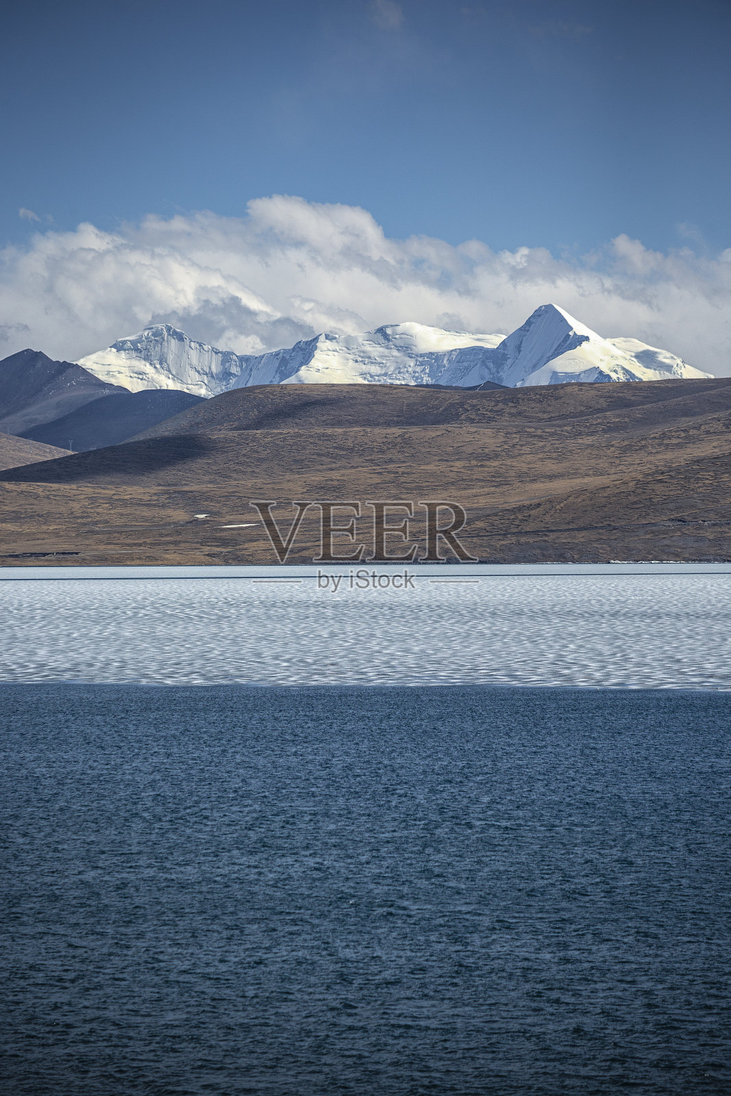 普莫雍错,世界上最高的湖。照片摄影图片