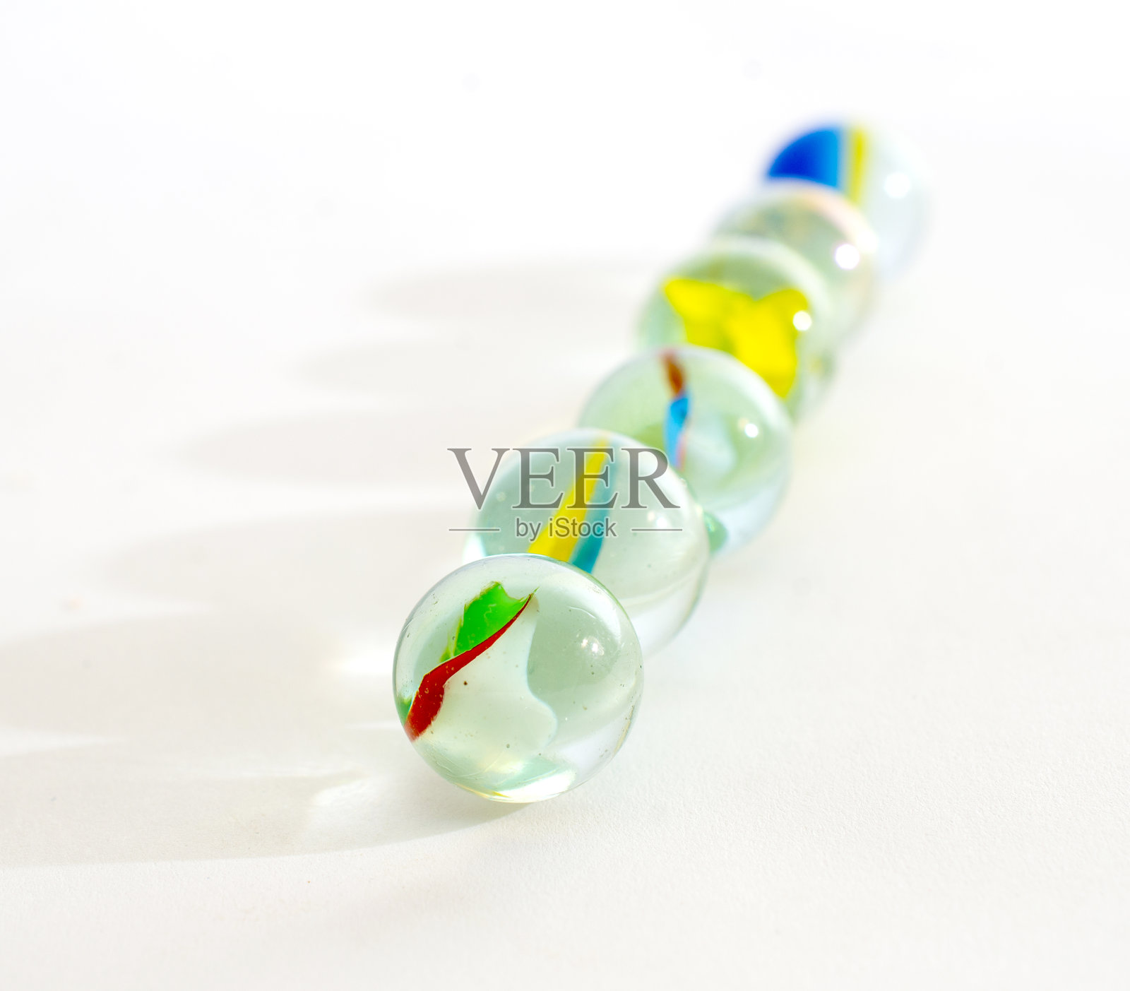 玻璃大理石工作室近距离拍摄的白色照片摄影图片