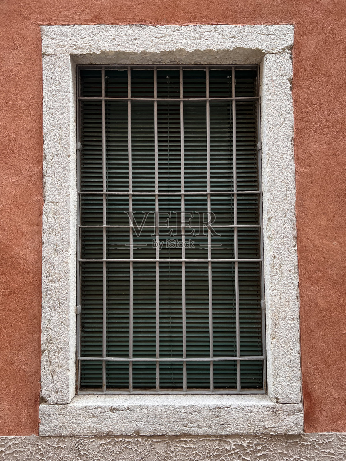 意大利维罗纳威尼托地区加尔达湖-门和窗户照片摄影图片