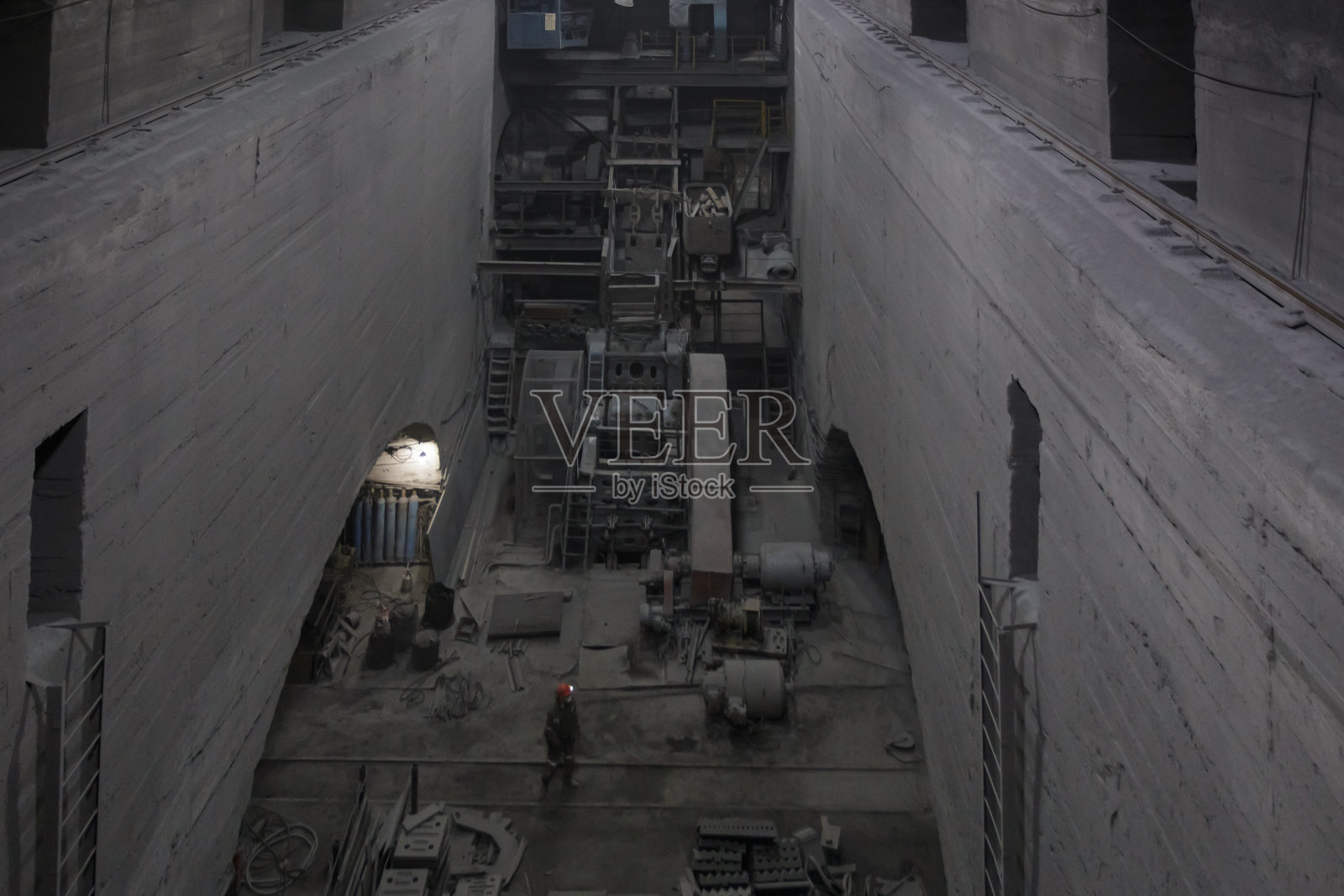 铁矿中的颚式破碎机照片摄影图片