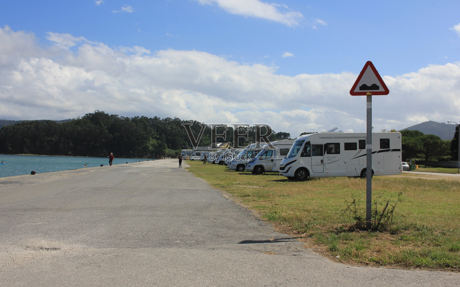 在房车社区的生活照片摄影图片