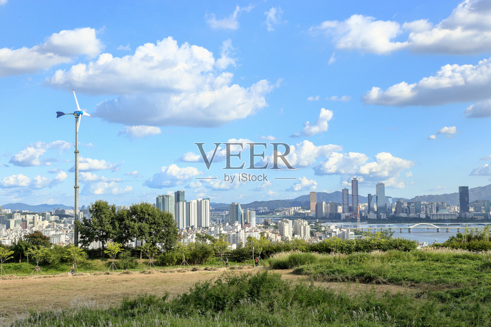 清爽的秋天下午,韩国首尔照片摄影图片