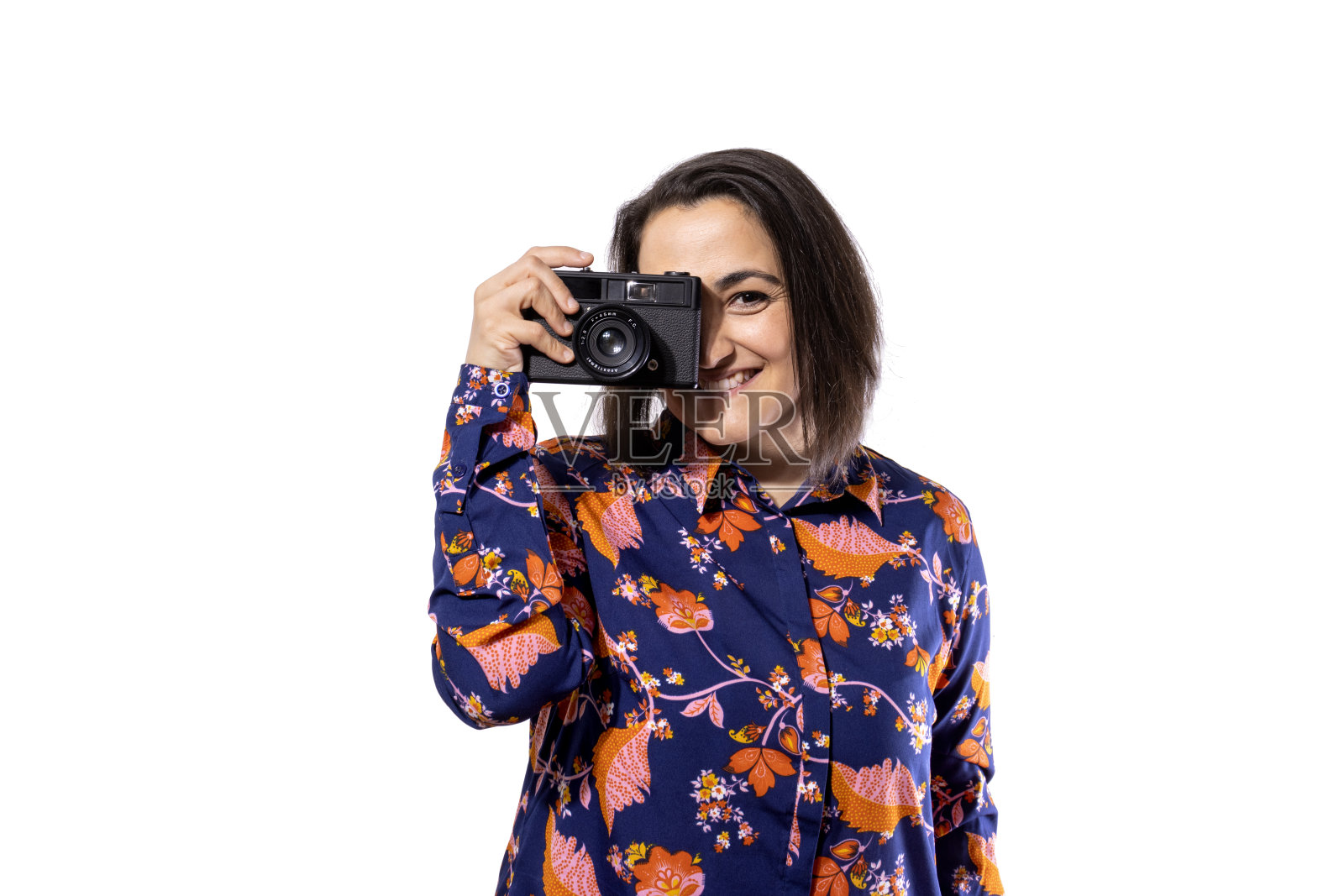 手持复古相机的年轻女子照片摄影图片