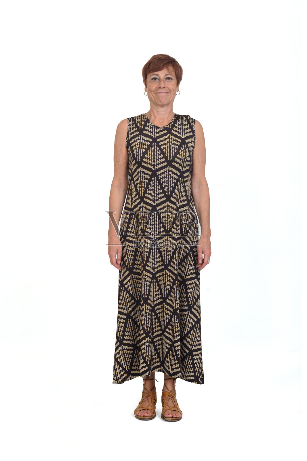 被孤立在白人背景下的中年妇女照片摄影图片