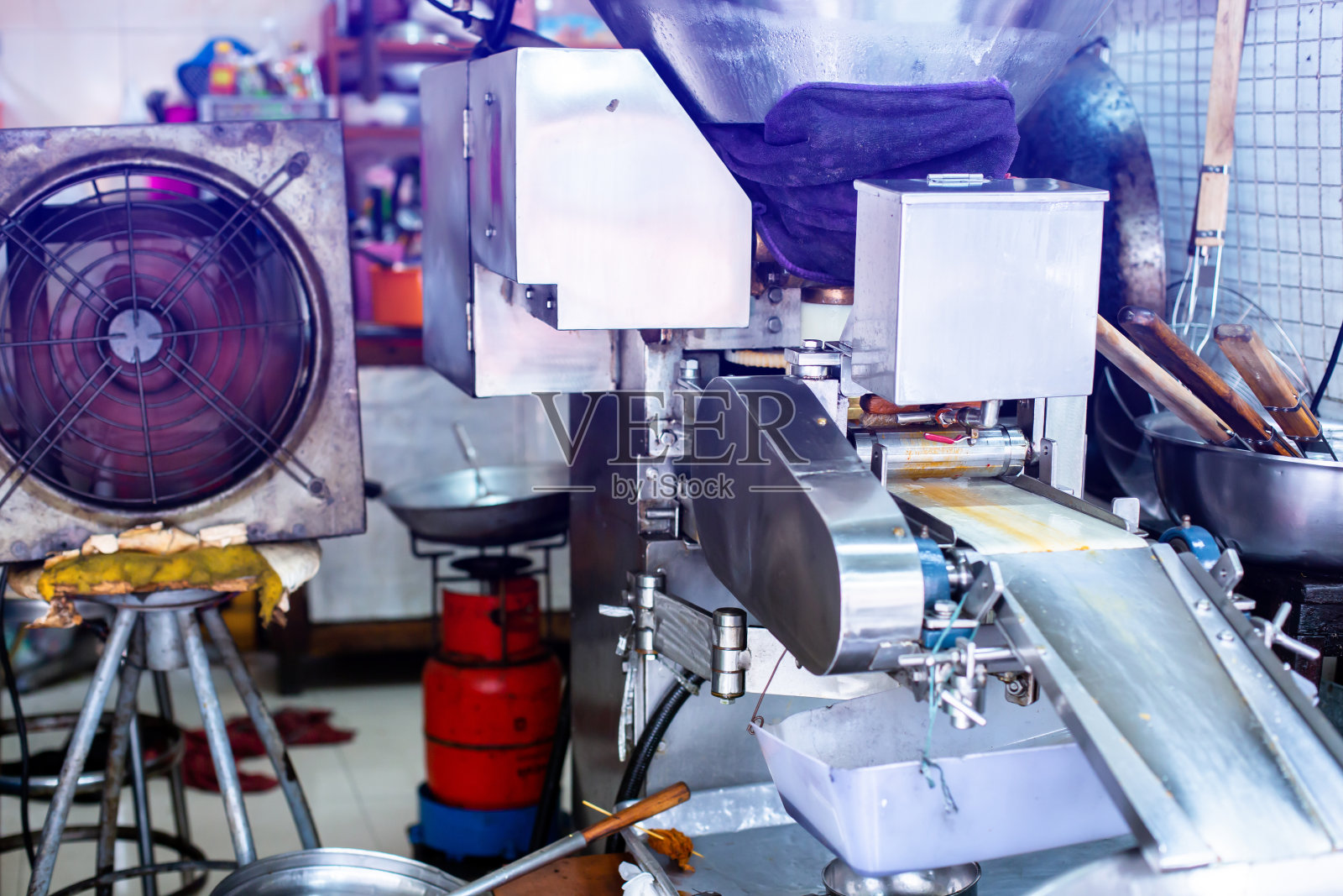 精选专注于烹饪机械,使泰国街头小吃风格照片摄影图片