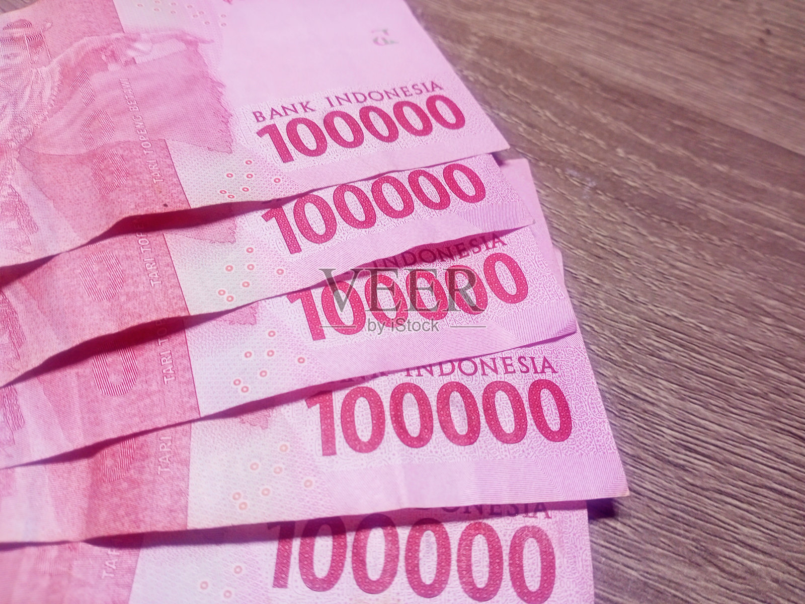 印尼币价值十万印尼盾照片摄影图片