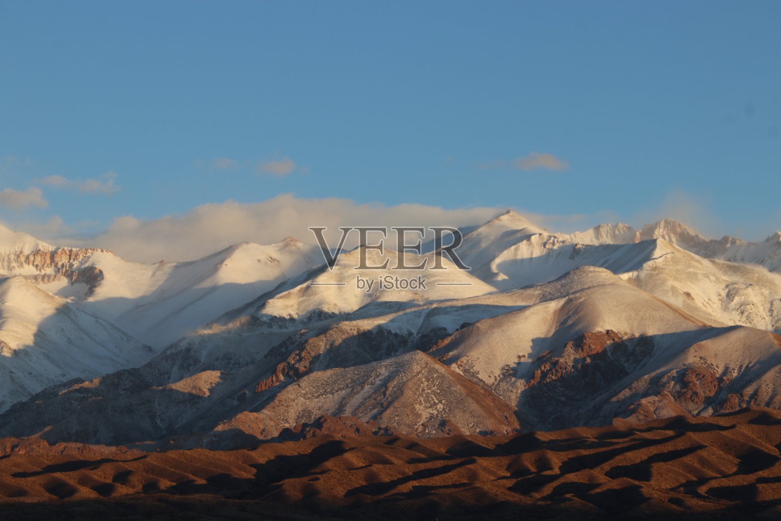 内华达安第斯山脉的山峰照片摄影图片