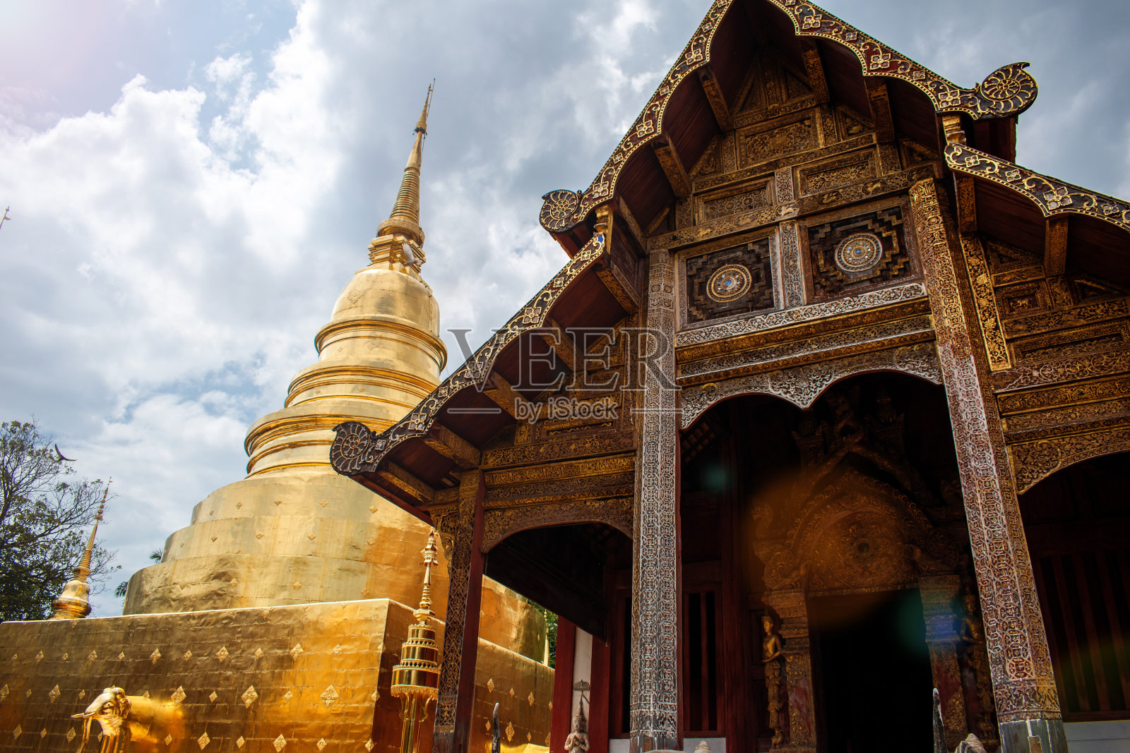 泰国寺庙里的佛塔。照片摄影图片