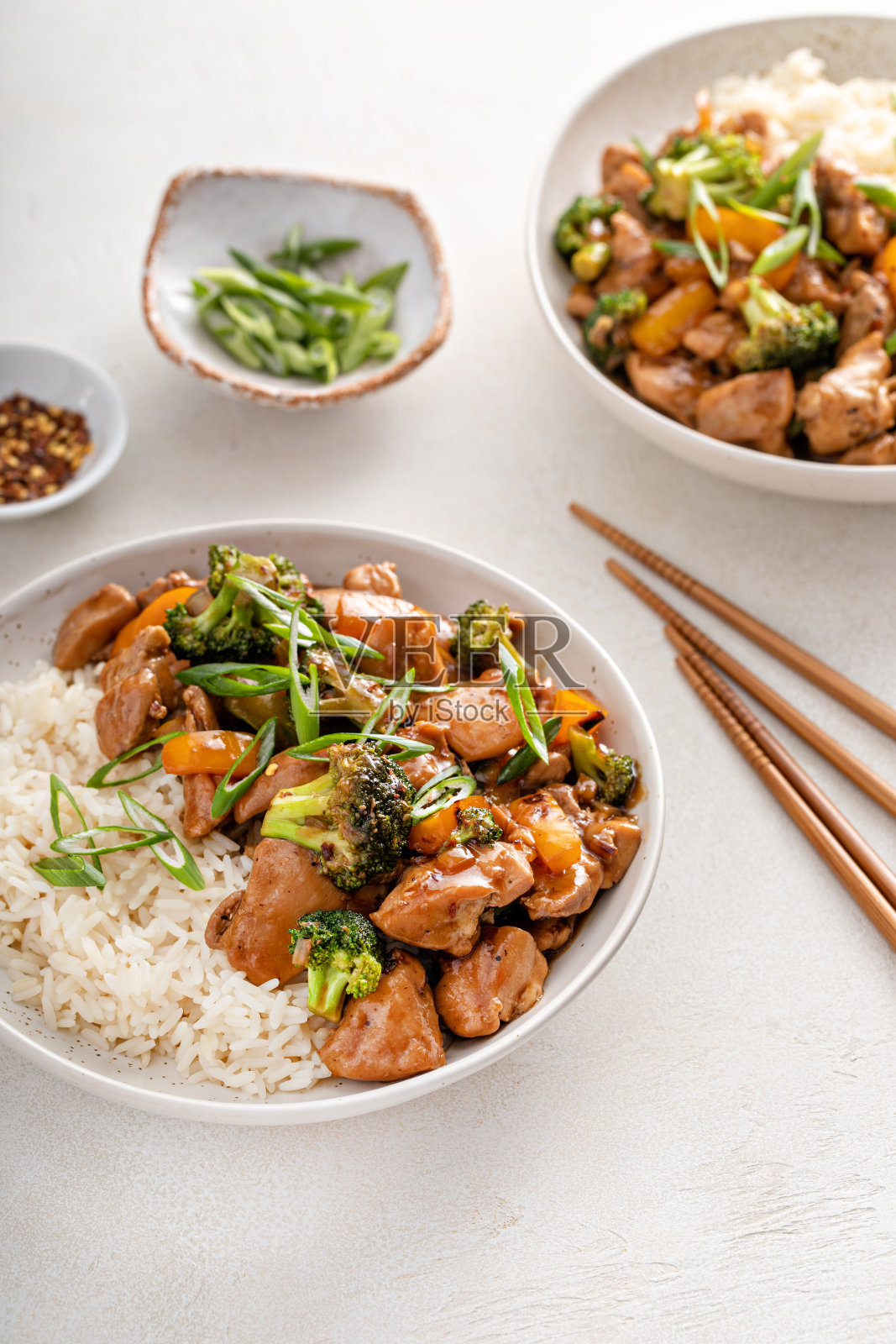 鸡肉炒花椰菜和甜椒照片摄影图片