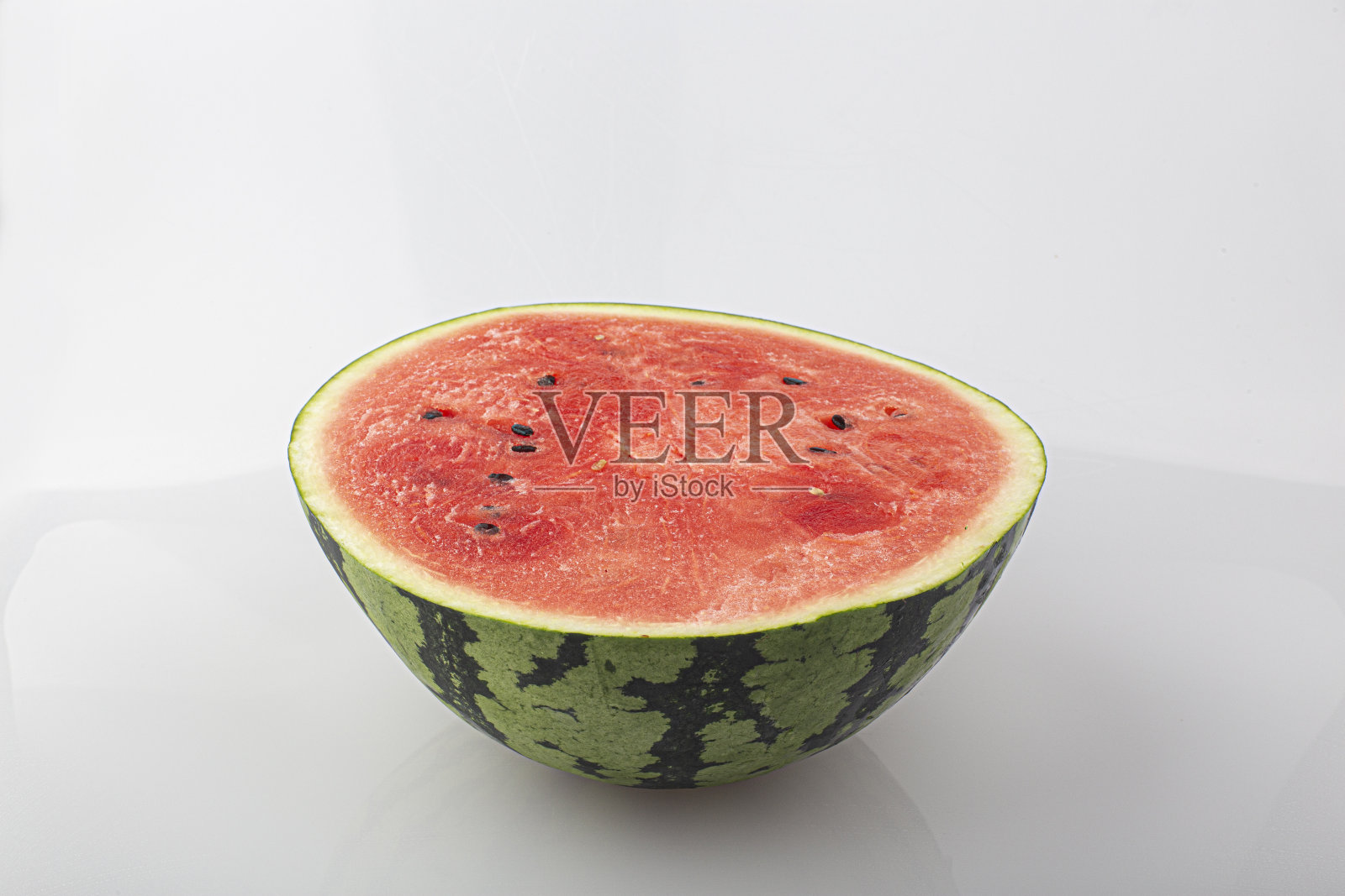 新鲜切片西瓜和西瓜片照片摄影图片