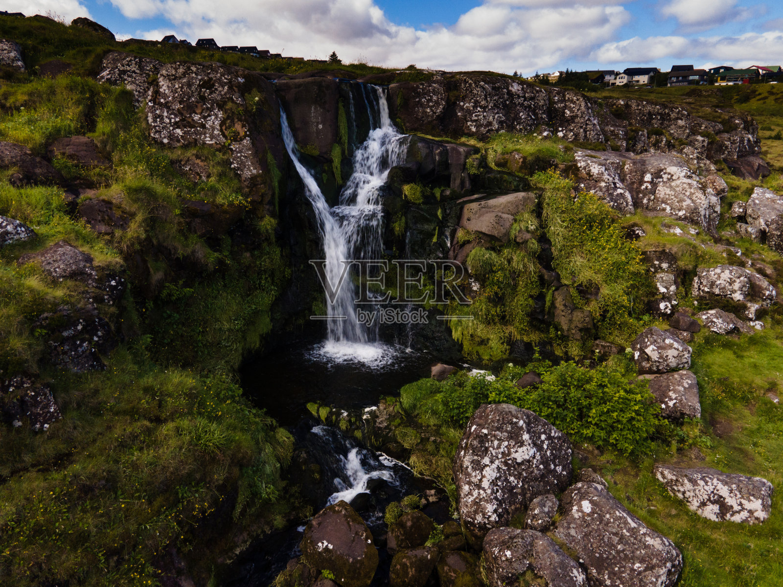托尔斯港,法罗群岛的斯瓦塔福斯瀑布照片摄影图片