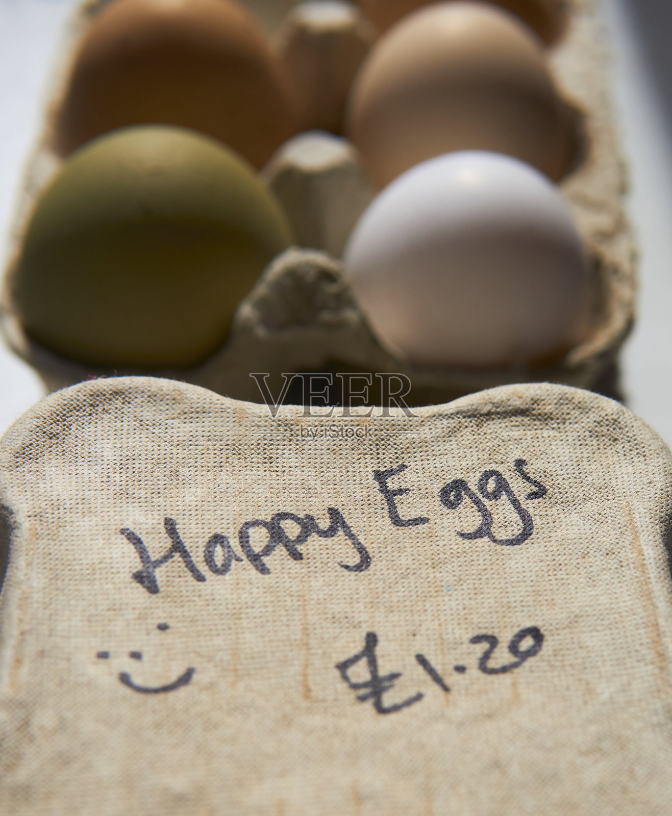 自由放养的鸡蛋照片摄影图片