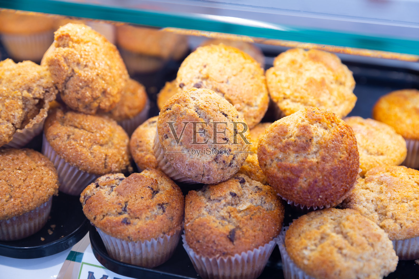 甜烤松饼,水果馅,糖粉照片摄影图片