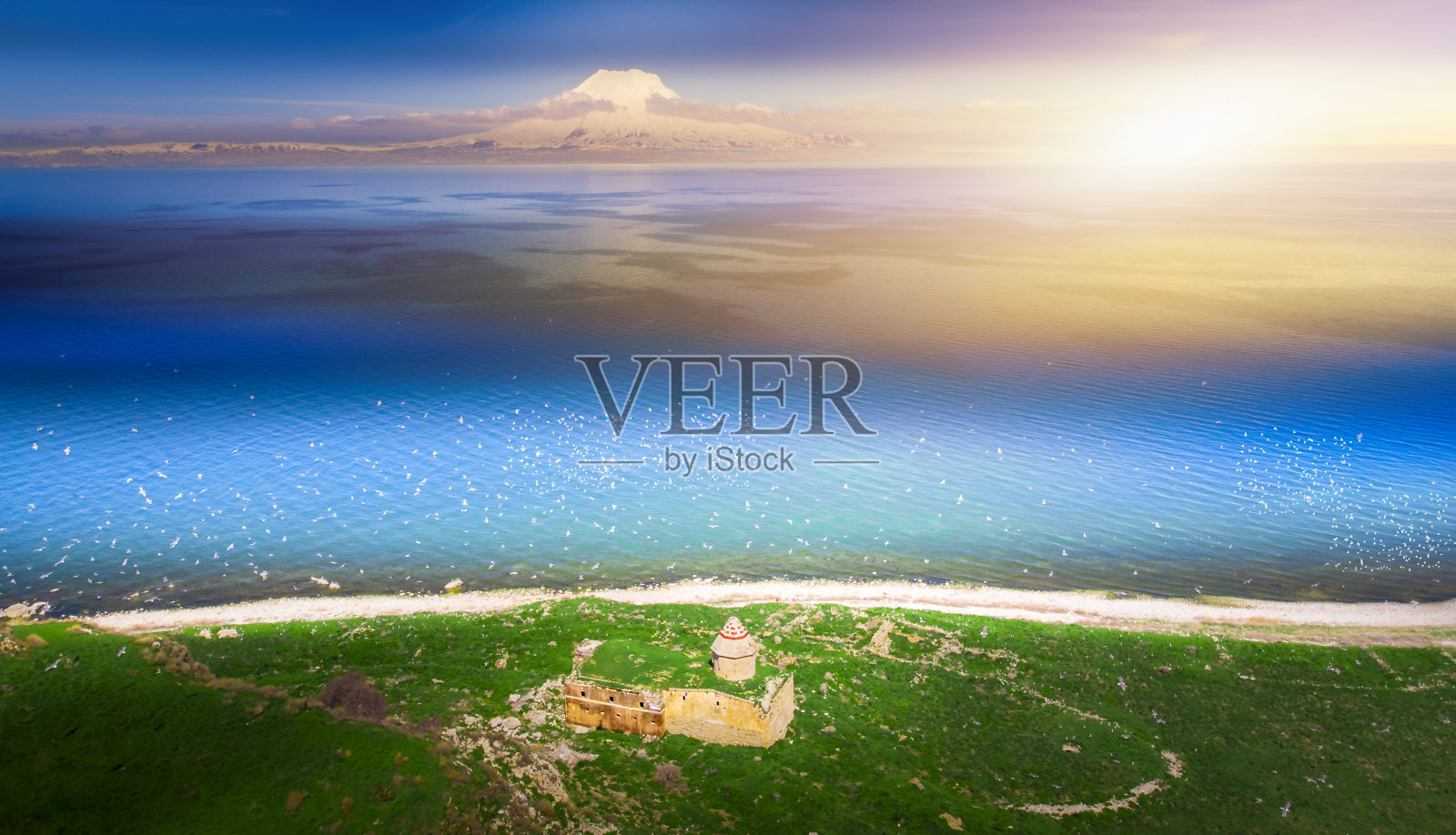 Çarpanak岛是位于范湖东北部的一个岛,在范市Çitören村。照片摄影图片