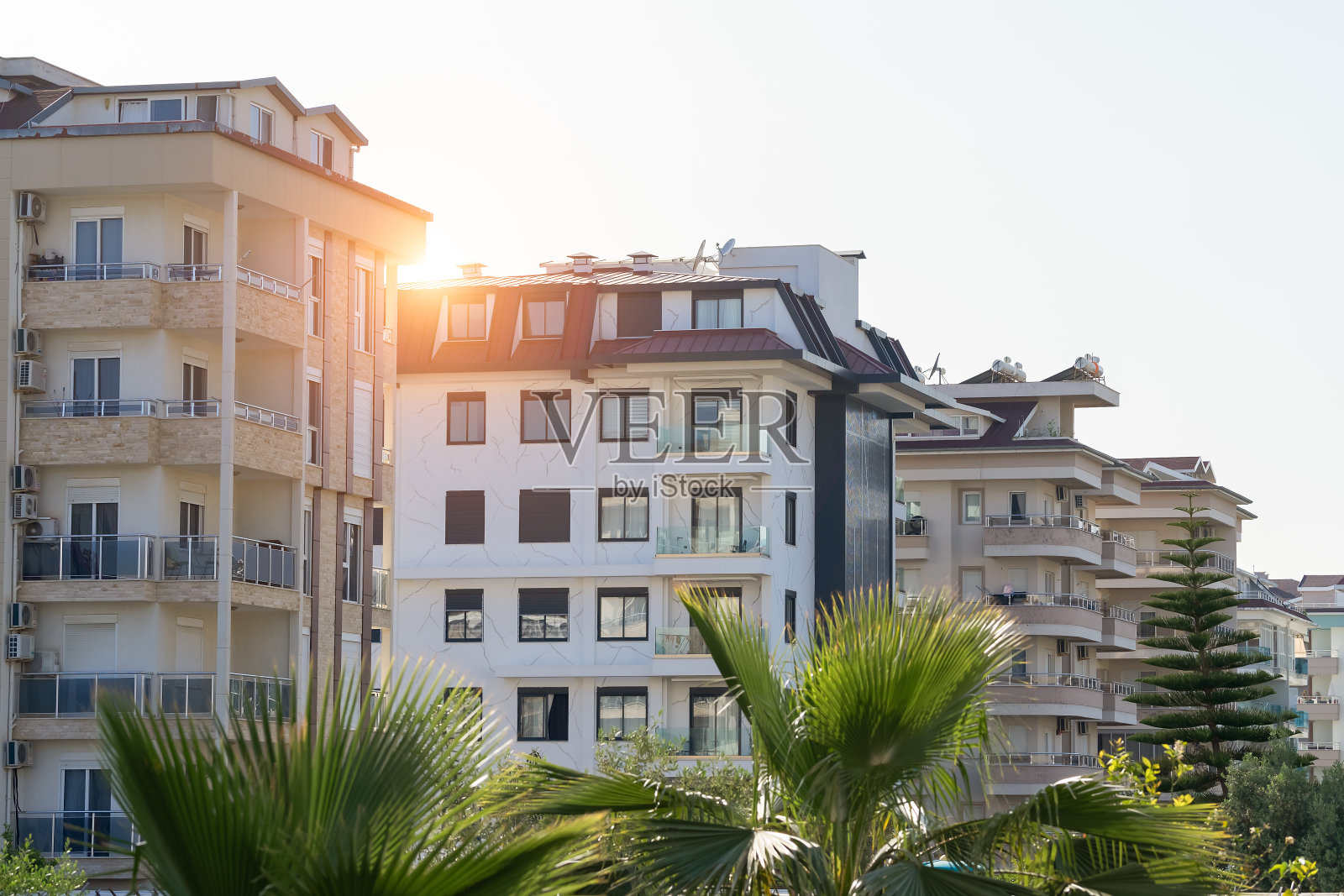 城市南部的现代住宅区。照片摄影图片