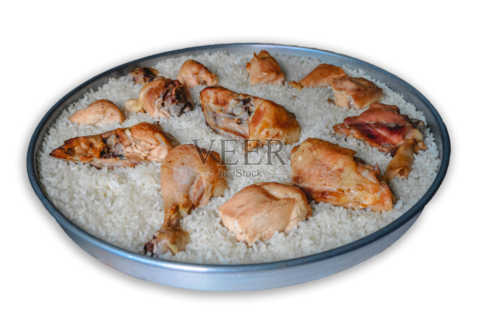 传统的巴尔干移民食物“米饭鸡肉”(土耳其语:Tavuk Kapama, Tavuk Buryan)以白色为背景。土耳其的食物照片摄影图片