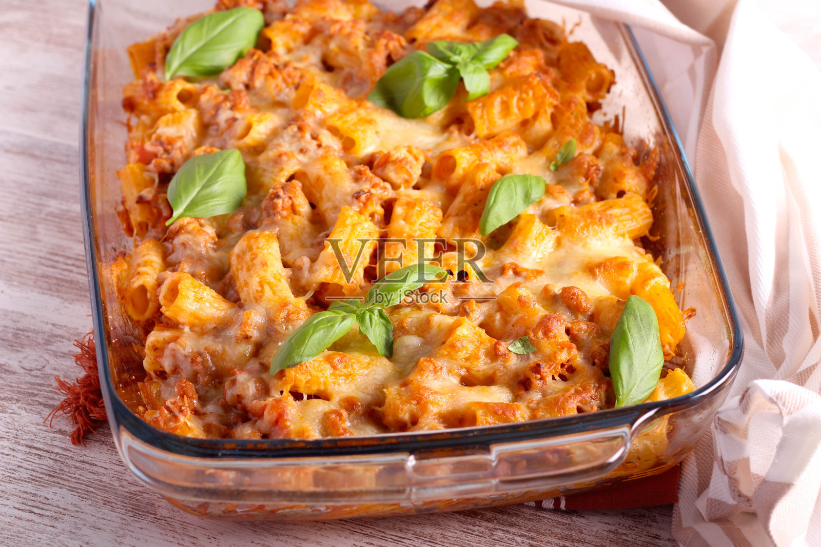 通心粉和烤肉末照片摄影图片