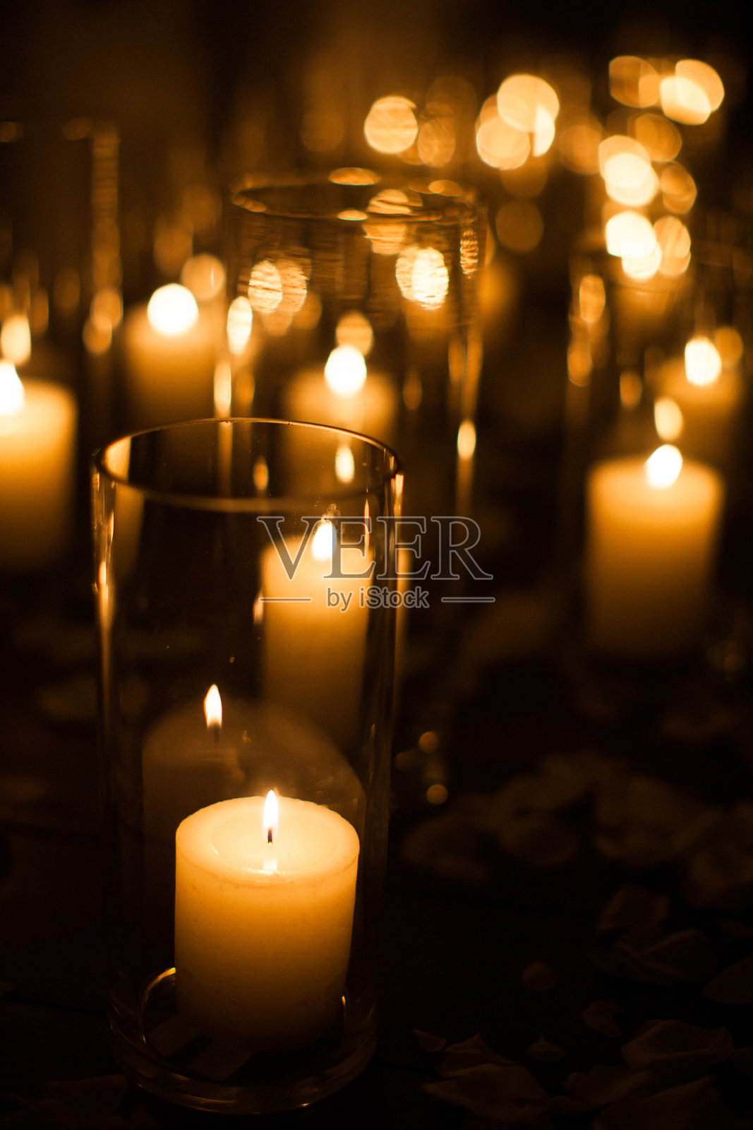 婚礼上桌子上的蜡烛照片摄影图片