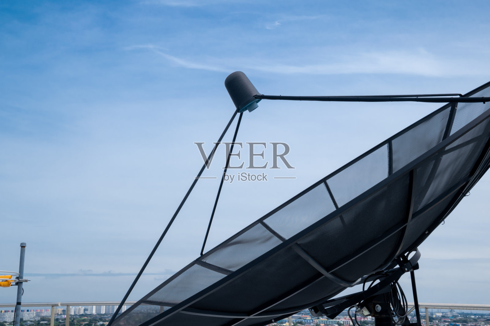 卫星天线网用于通信技术和无线数字信息广播。照片摄影图片