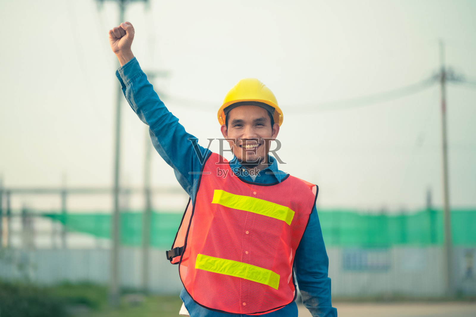 亚洲工程师站在户外现场施工张贴自信,工程师施工愉快的工作成功与目标规划照片摄影图片