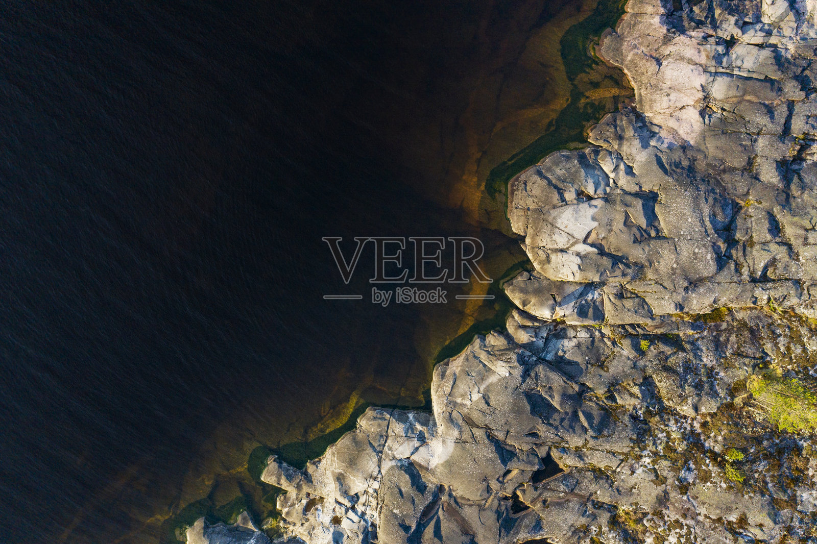 野生湖泊的鸟瞰图照片摄影图片