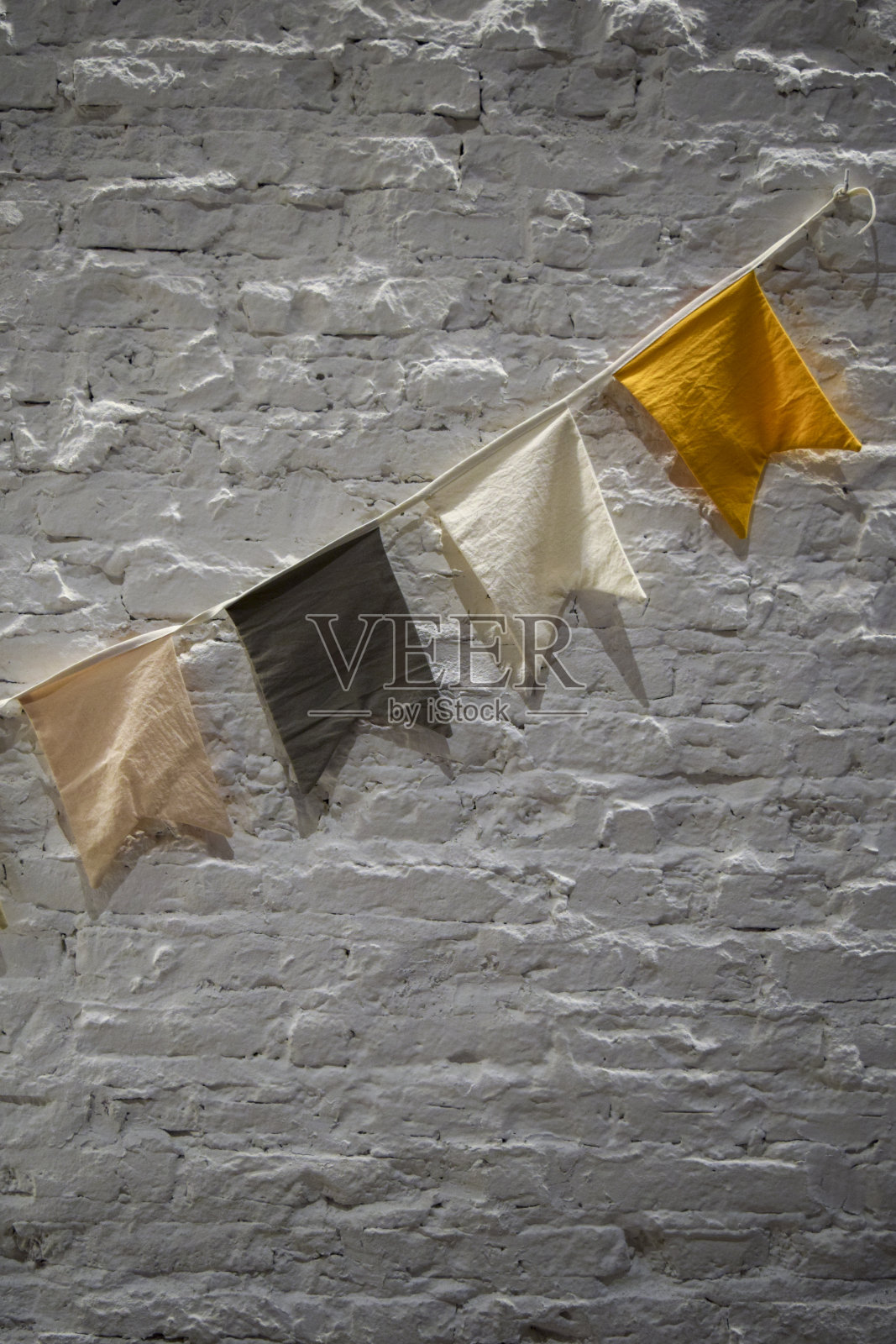 用来装饰的彩色三角旗照片摄影图片