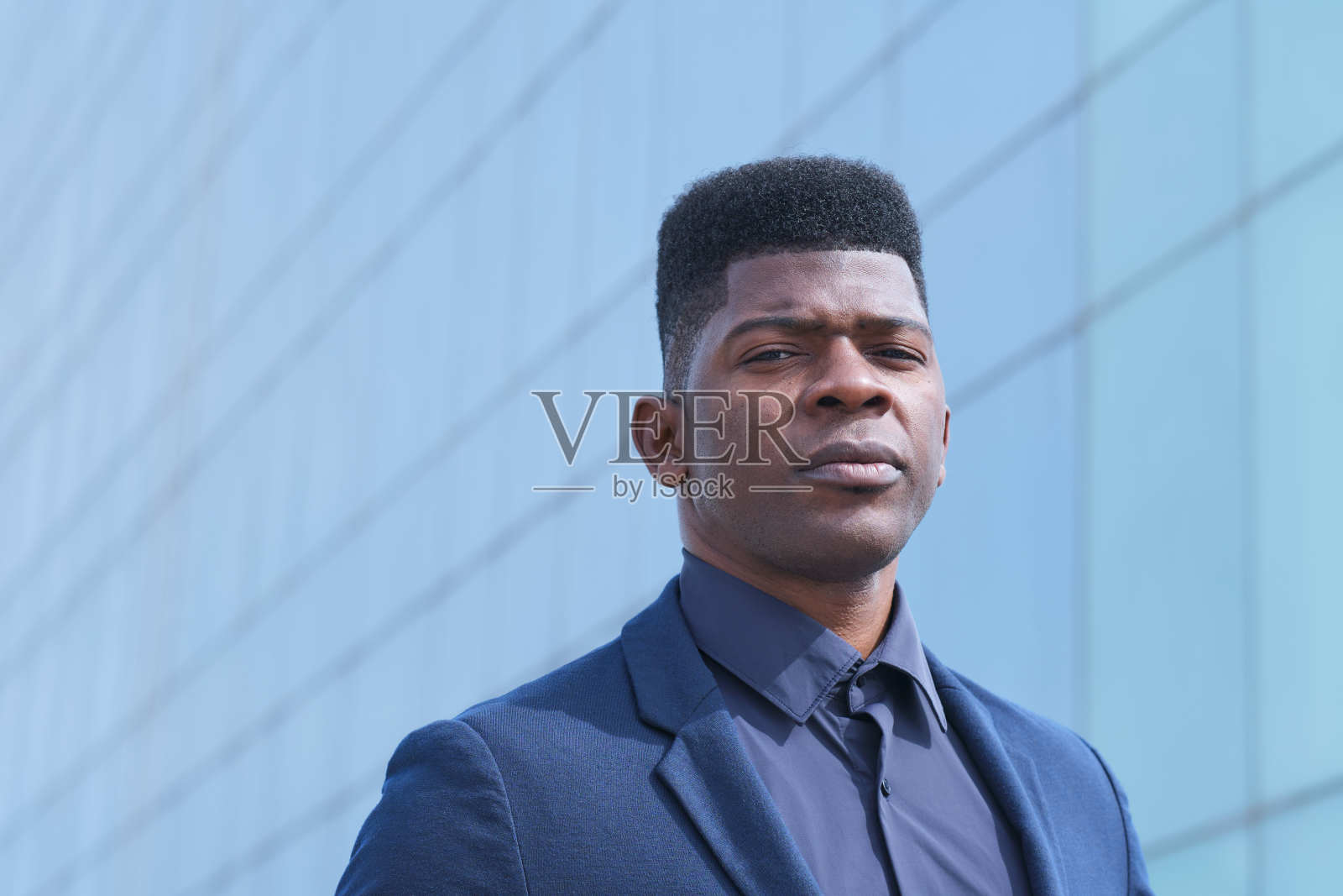 一个严肃的40岁商人的肖像照片摄影图片