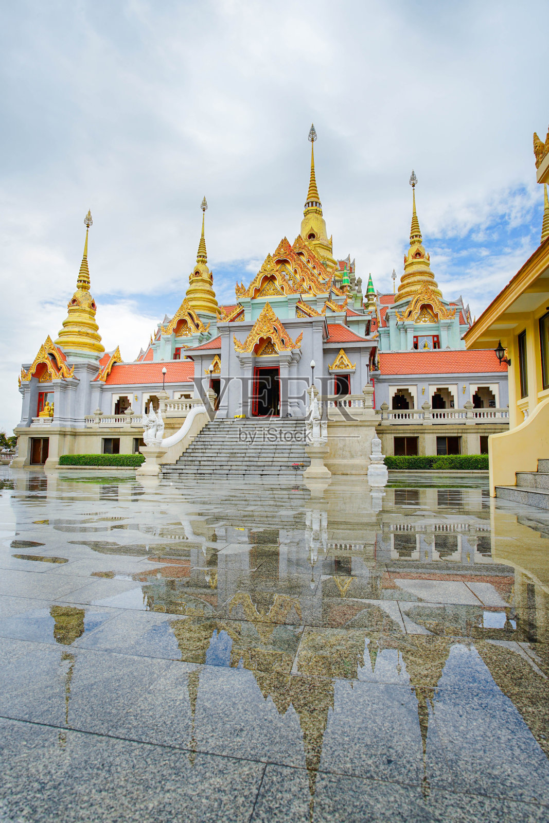 Phra Mahathat Chedi Phakdee Prakat在泰国巴蜀府。照片摄影图片