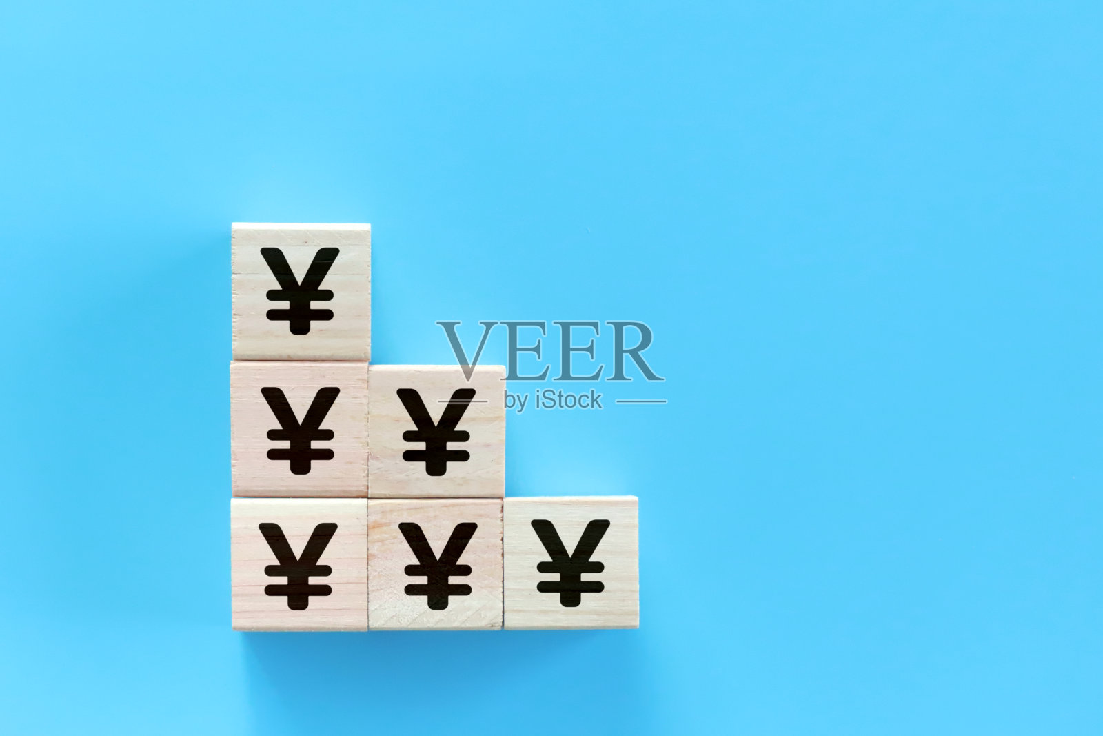 有日元标志的积木。照片摄影图片