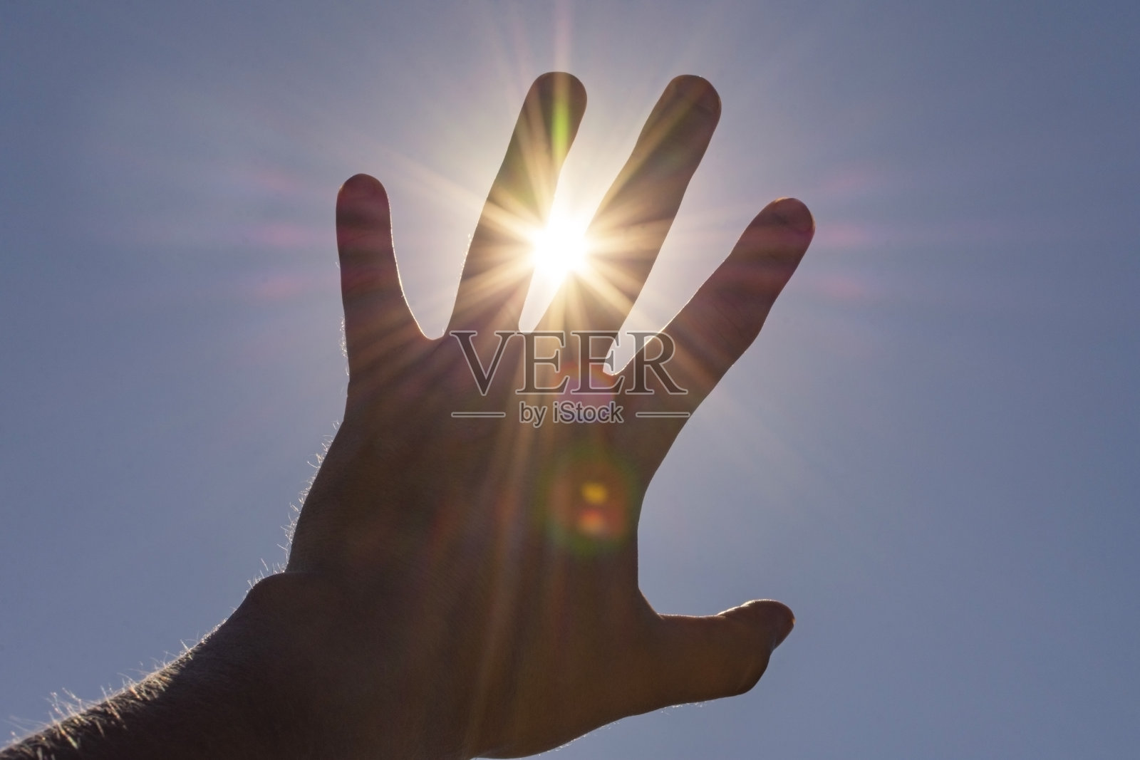 手伸向太阳。手挡住太阳照片摄影图片