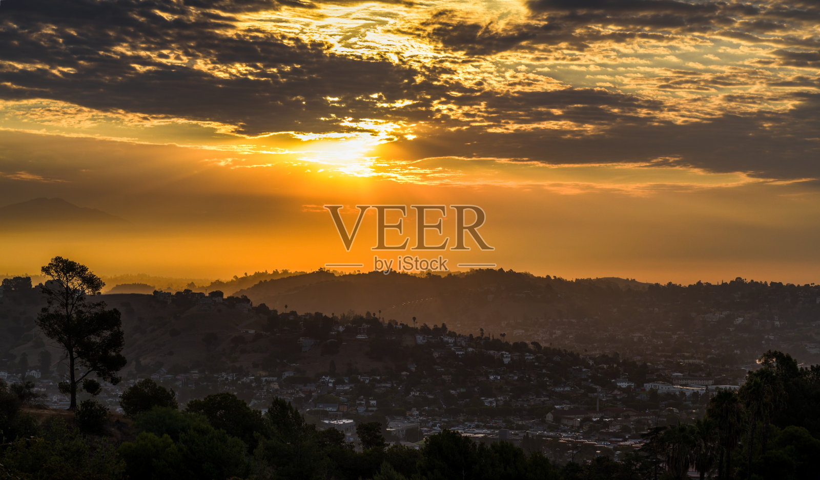 日出在东洛杉矶的山丘上,加利福尼亚州照片摄影图片