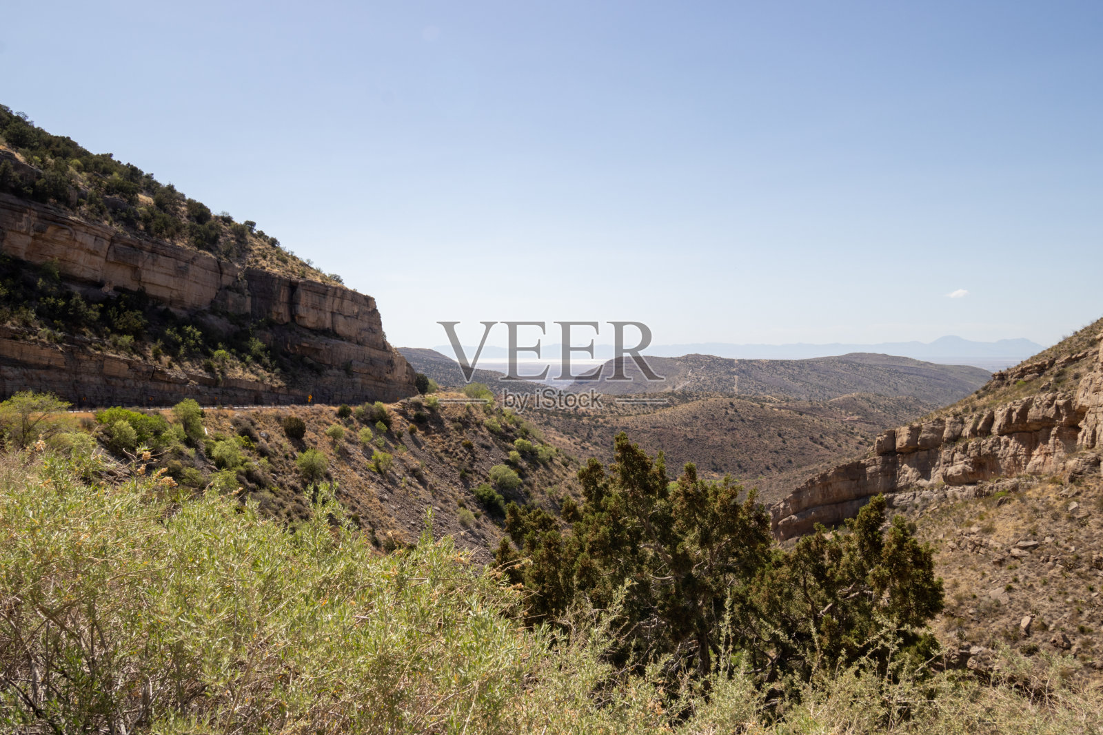 新墨西哥州沙漠中的一个峡谷照片摄影图片