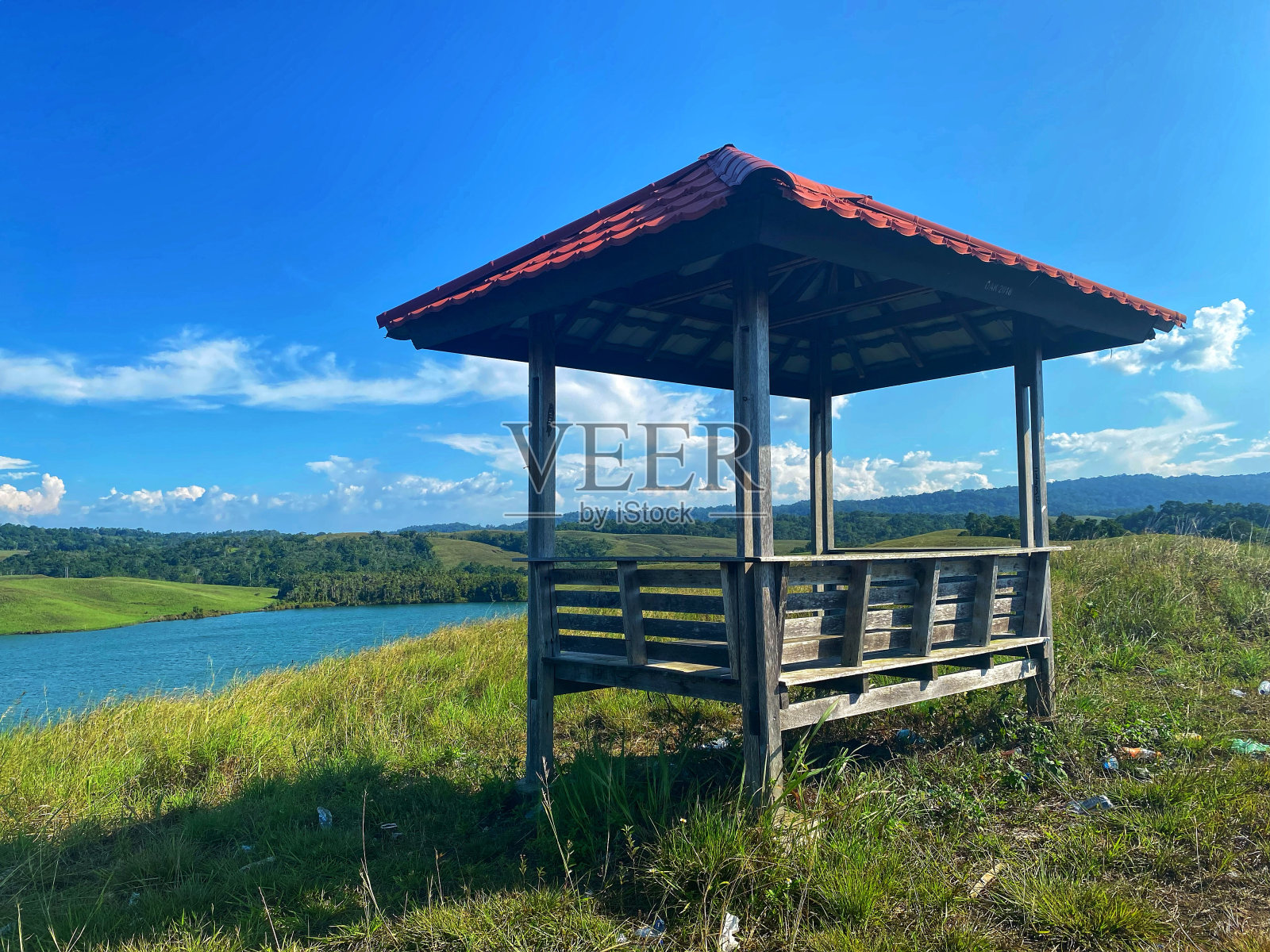 美丽的小屋,木制的旅游景点,爱情之湖,查亚普拉城,爱情之湖的形状照片摄影图片