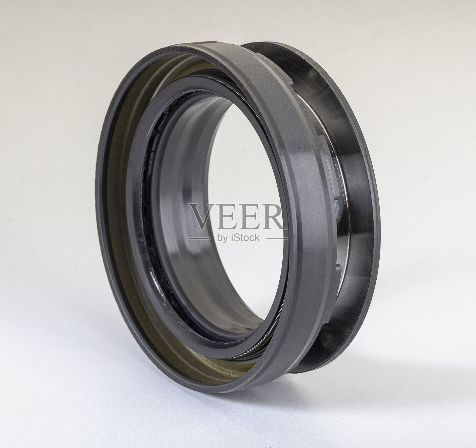 金属和橡胶结合油封用于汽车和其他工程应用照片摄影图片