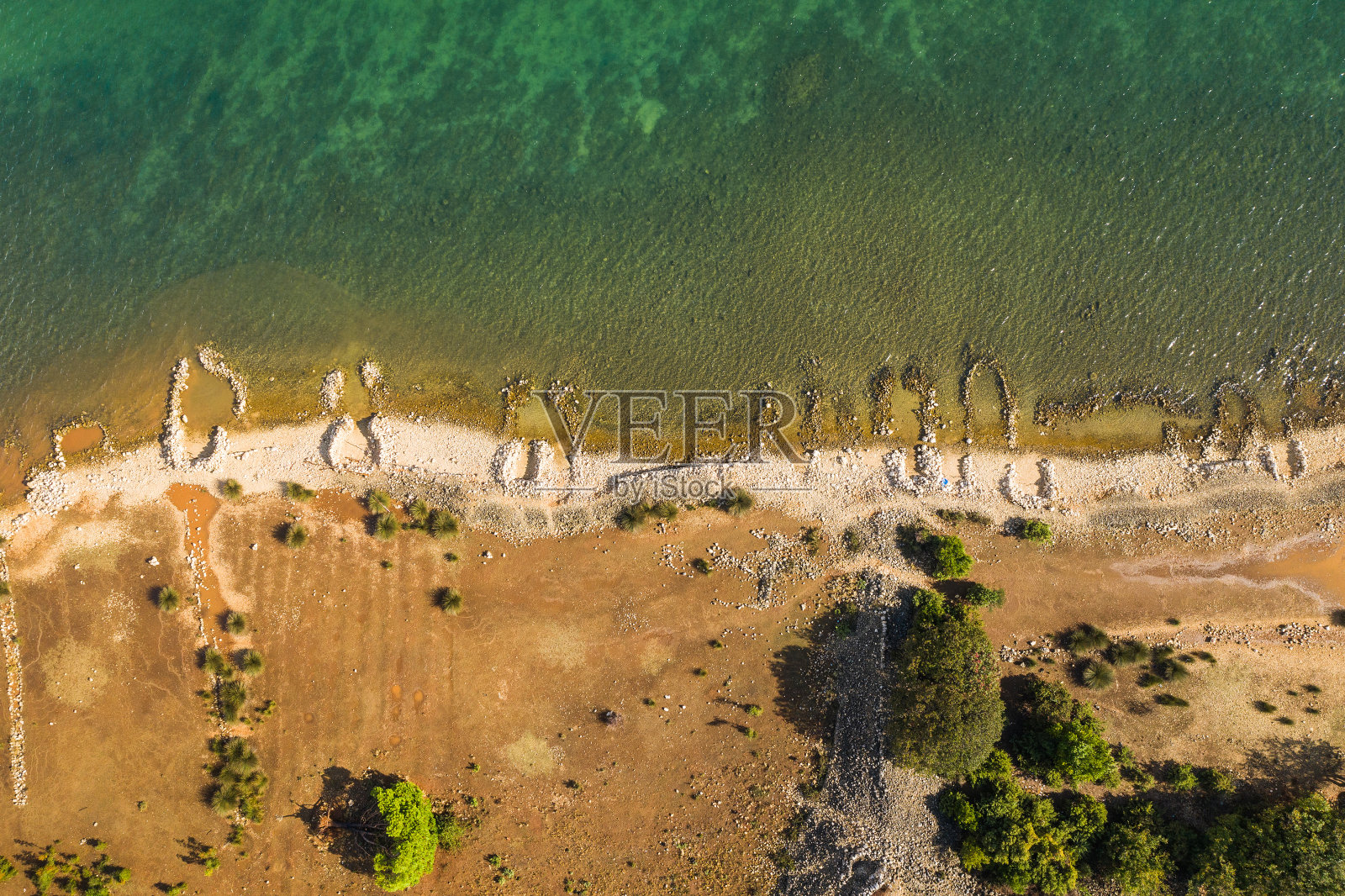 亚得里亚海前,克罗地亚的喀尔克岛照片摄影图片