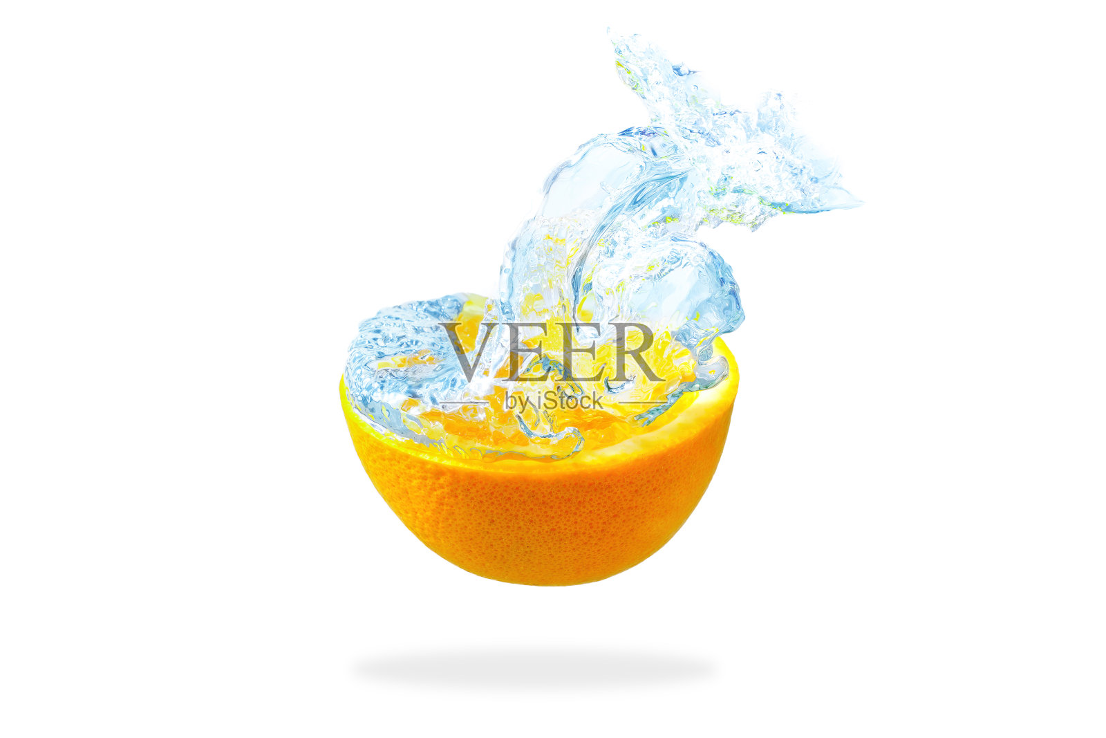 橙色的一半,蓝色的水溅在白色照片摄影图片